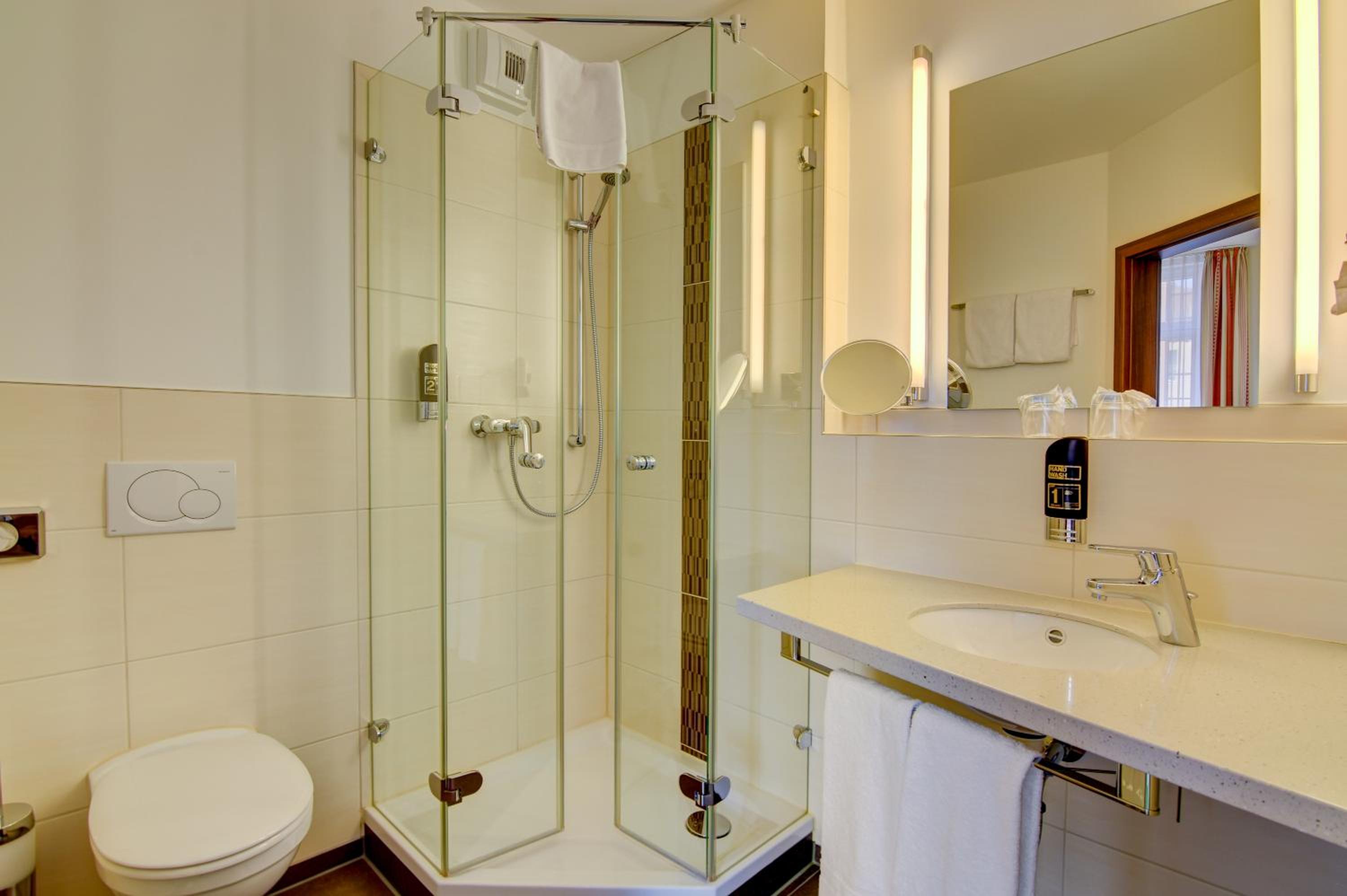 Standard Double Room - Photo 9