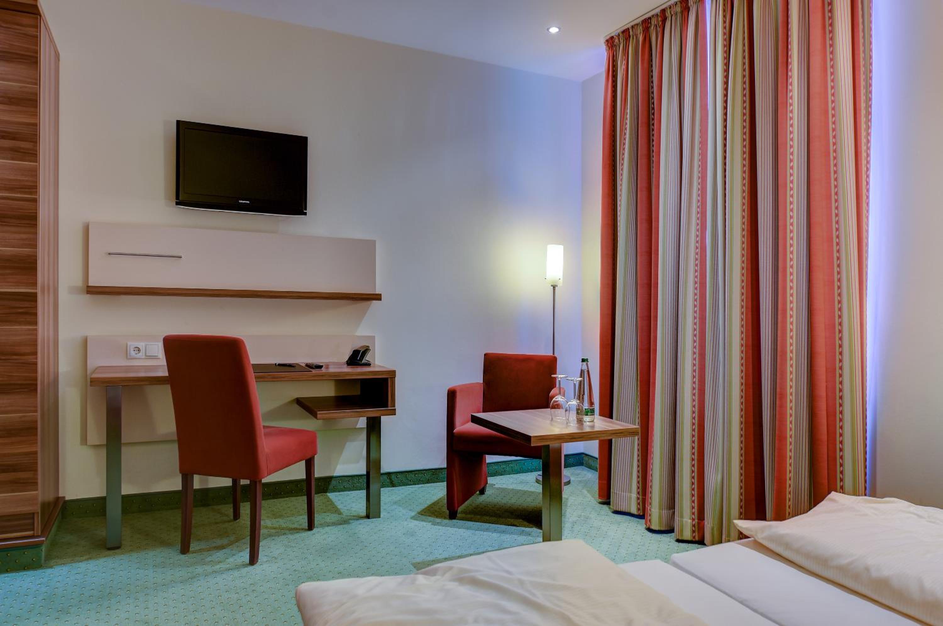 Standard Double Room - Photo 10