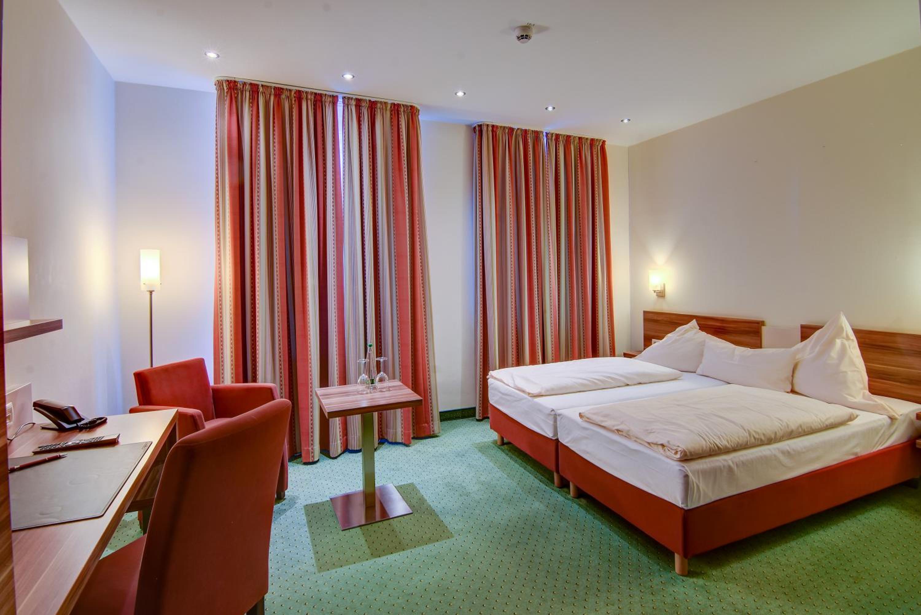 Standard Double Room - Photo 15