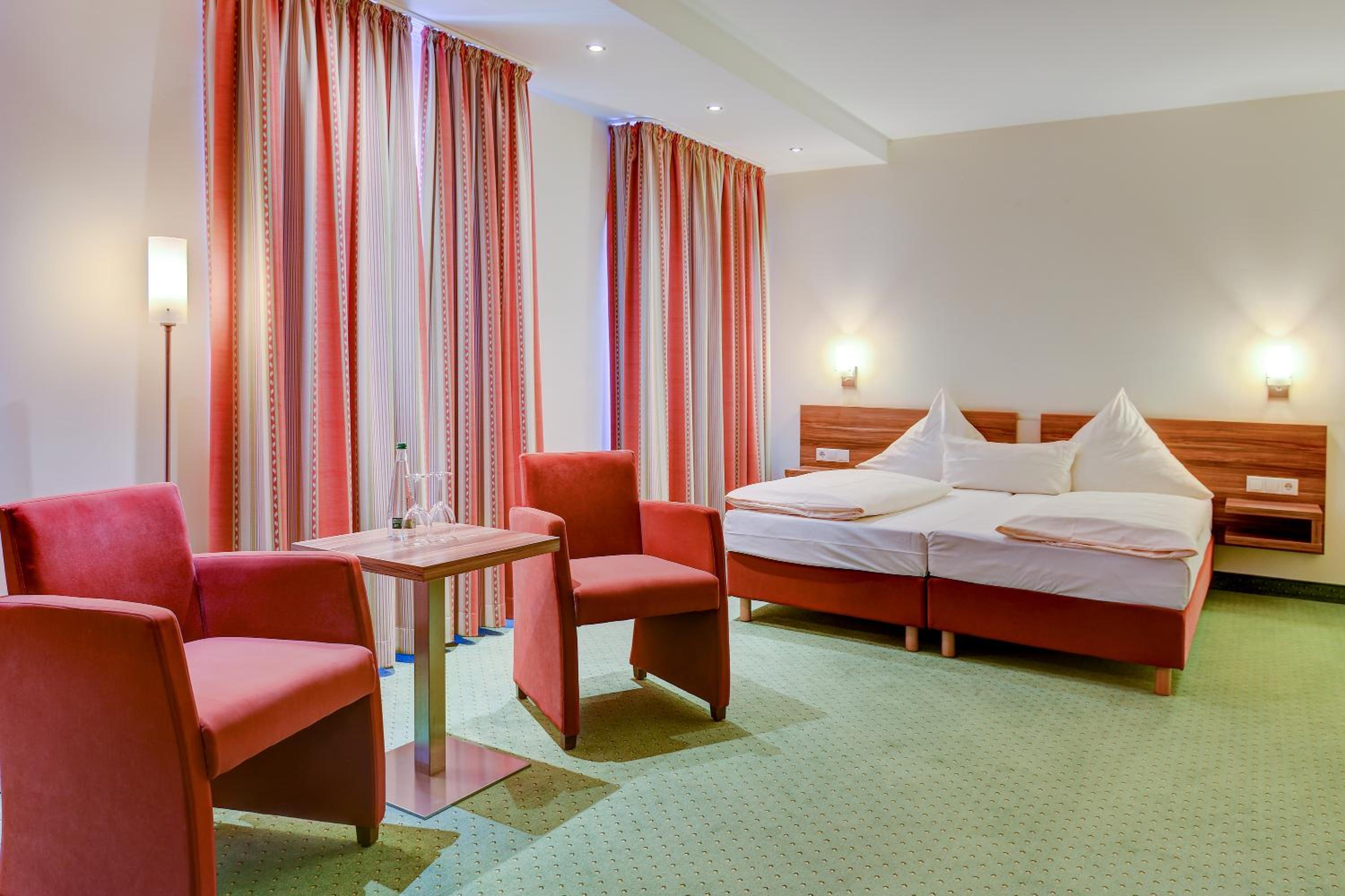 Standard Double Room - Photo 16