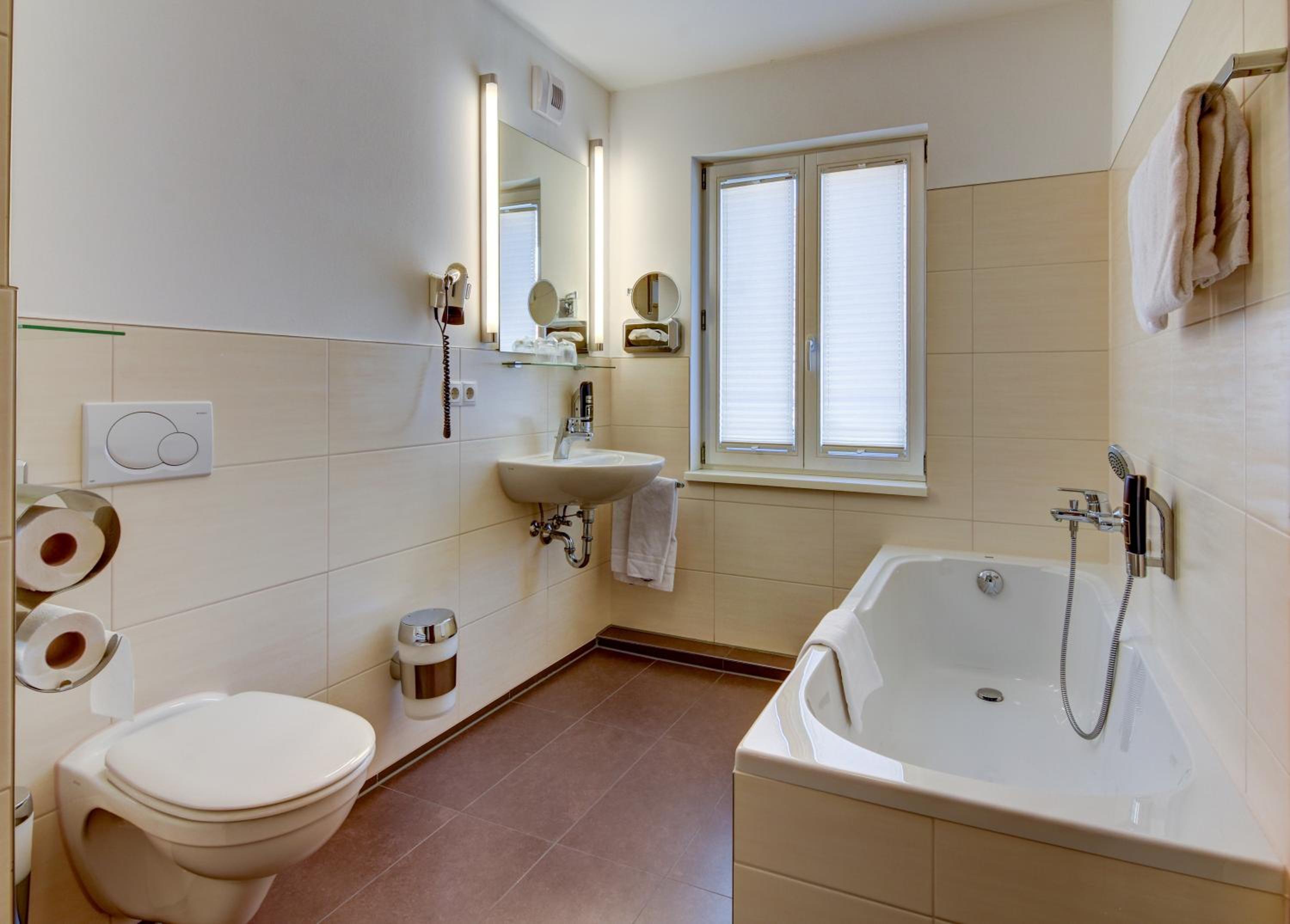 Standard Double Room - Photo 13
