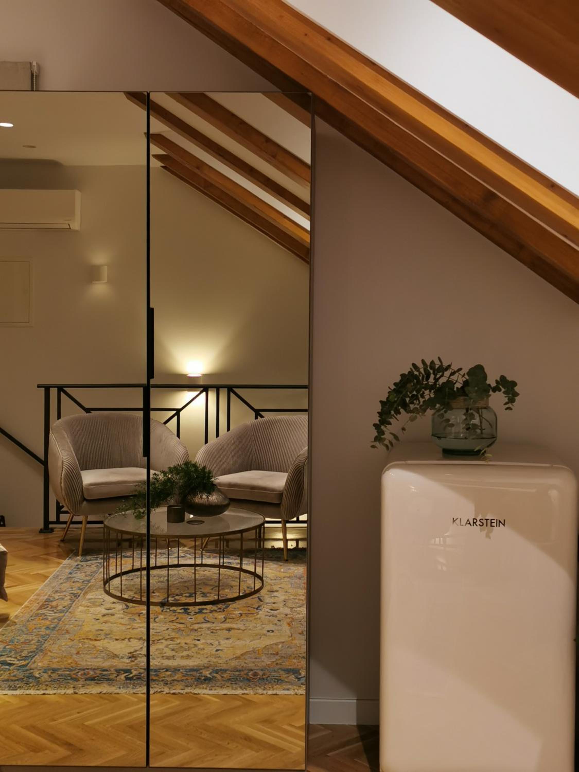 Double Room with Balcony - Photo 8