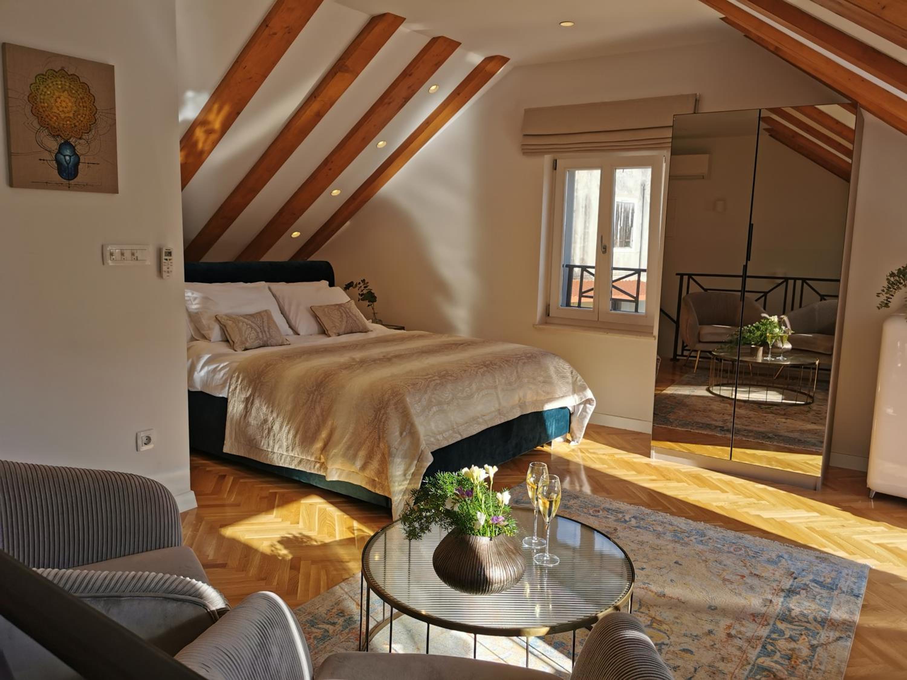 Double Room with Balcony - Photo 1