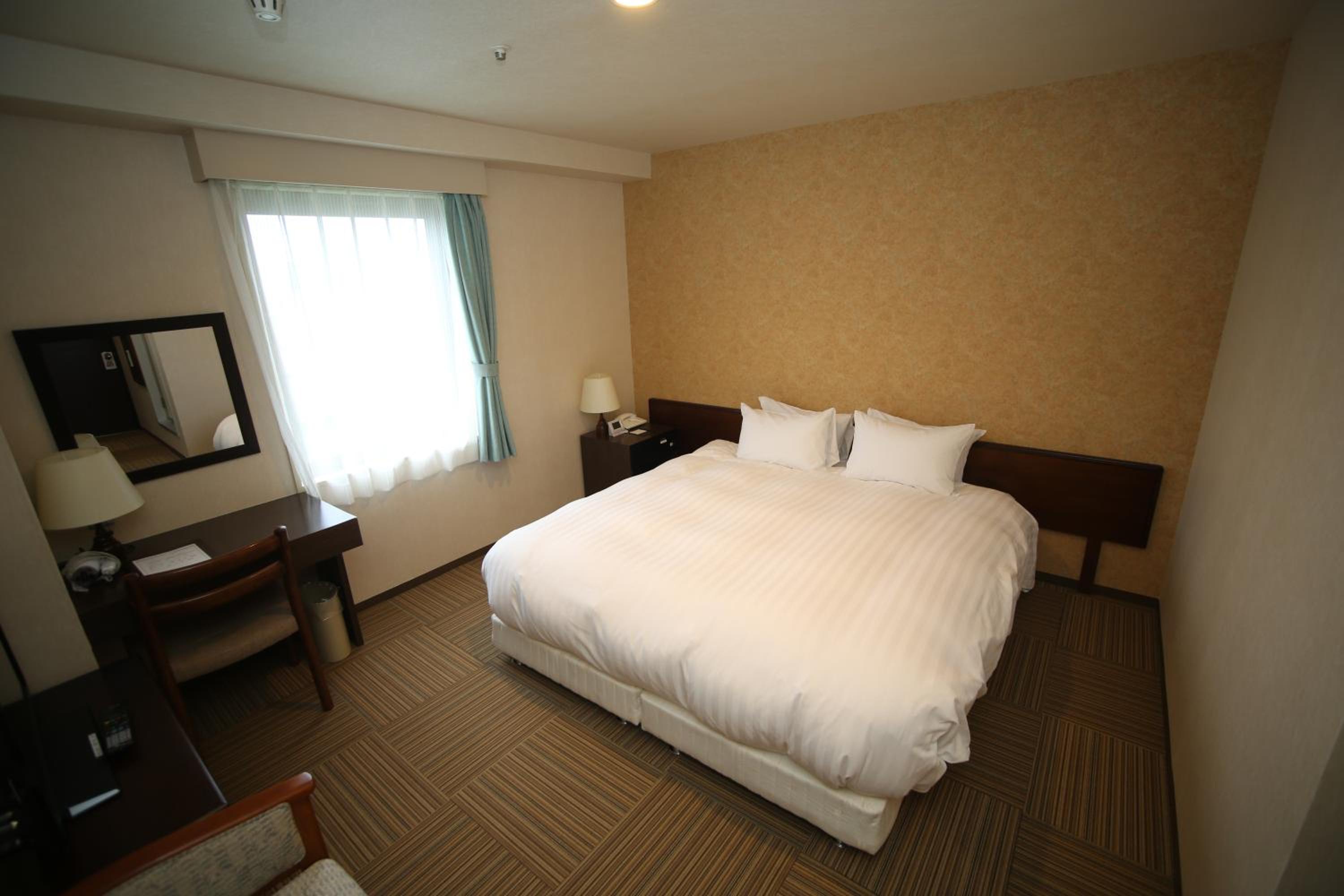 Queen Room - Non-Smoking photo 3