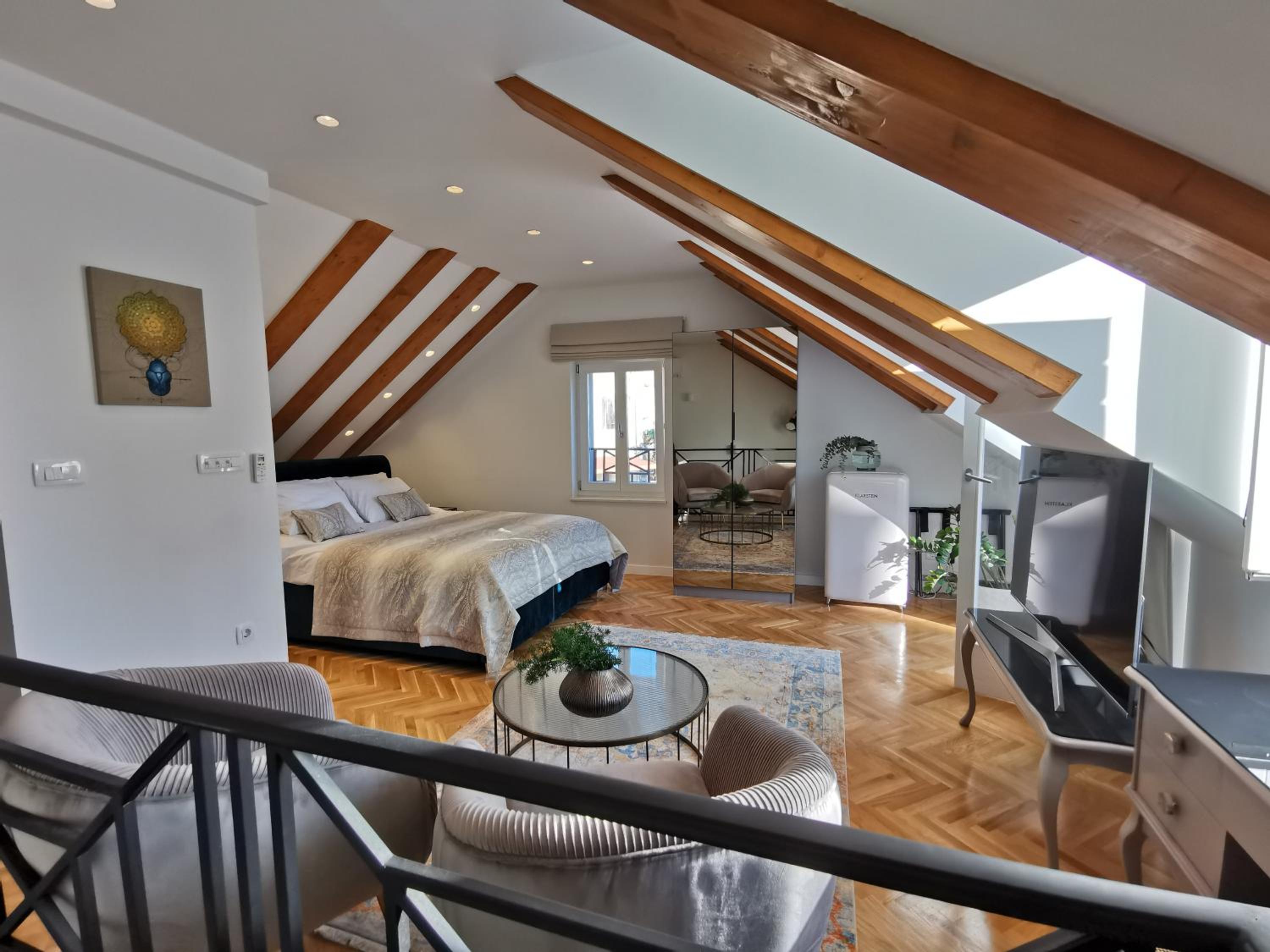Double Room with Balcony - Photo 9