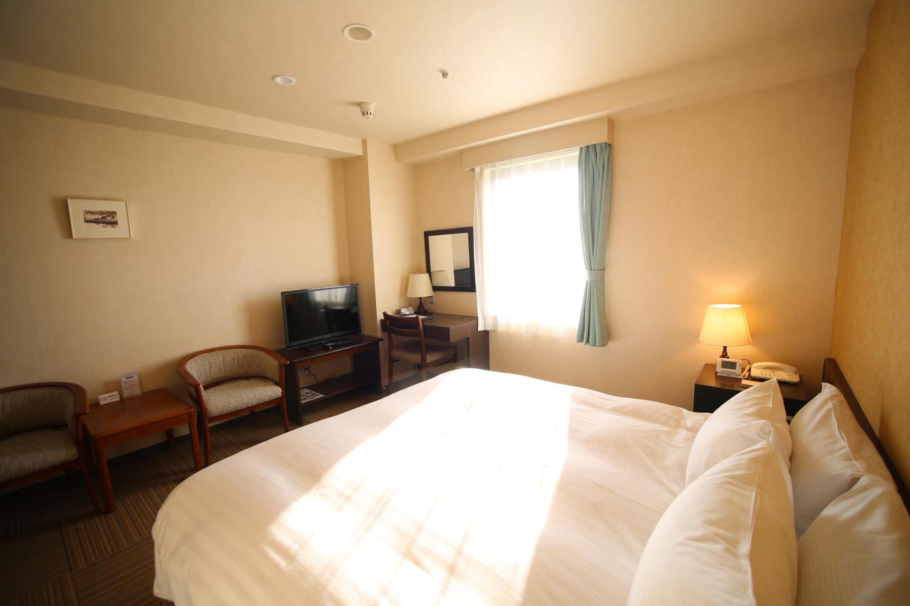 Queen Room - Non-Smoking photo 2
