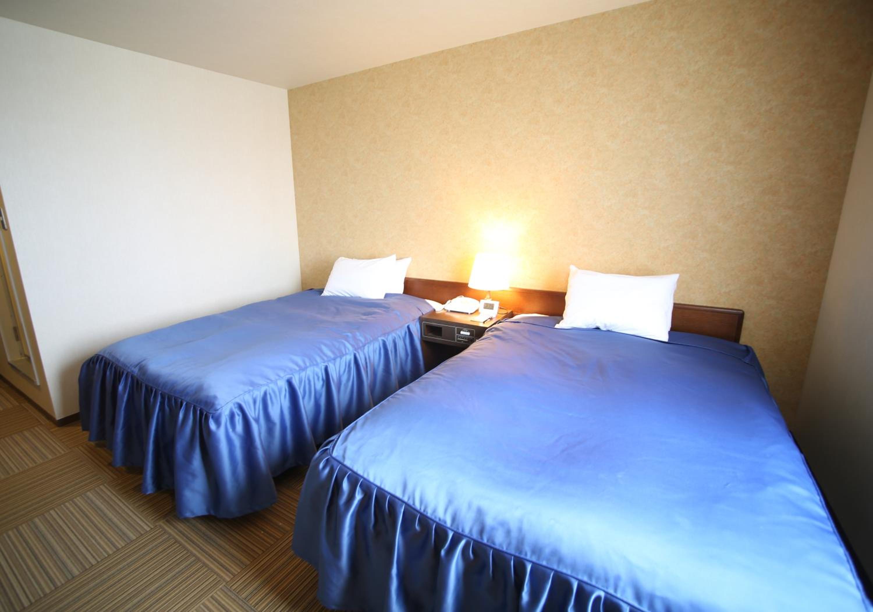 Standard Twin Room - Smoking photo 3