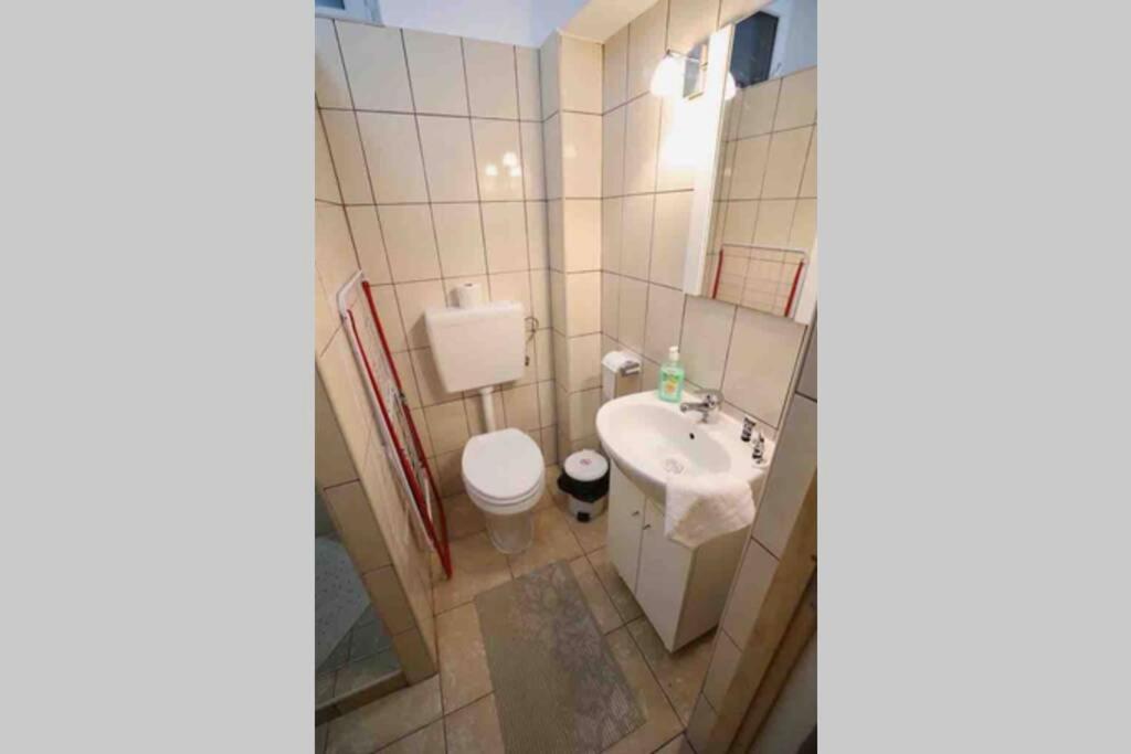 One-Bedroom Apartment - Photo 2