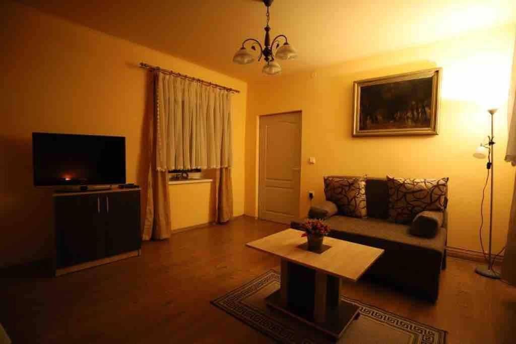 One-Bedroom Apartment - Photo 3