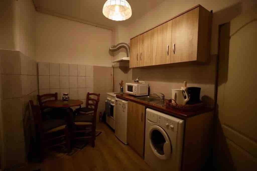 One-Bedroom Apartment - Photo 5