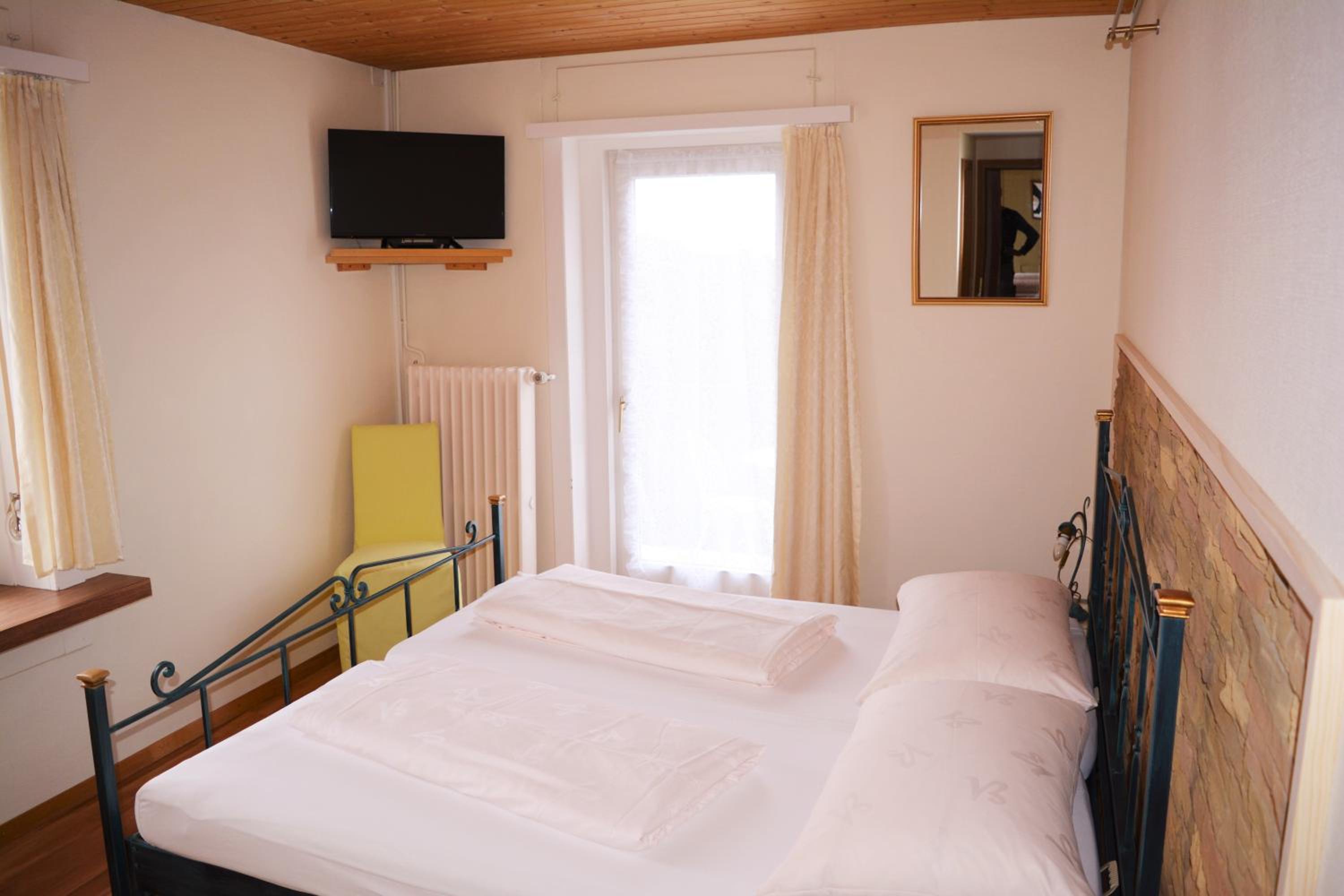 Double Room - Photo 7