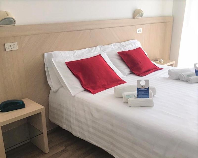 Double Room With Balcony And Sea View photo 3