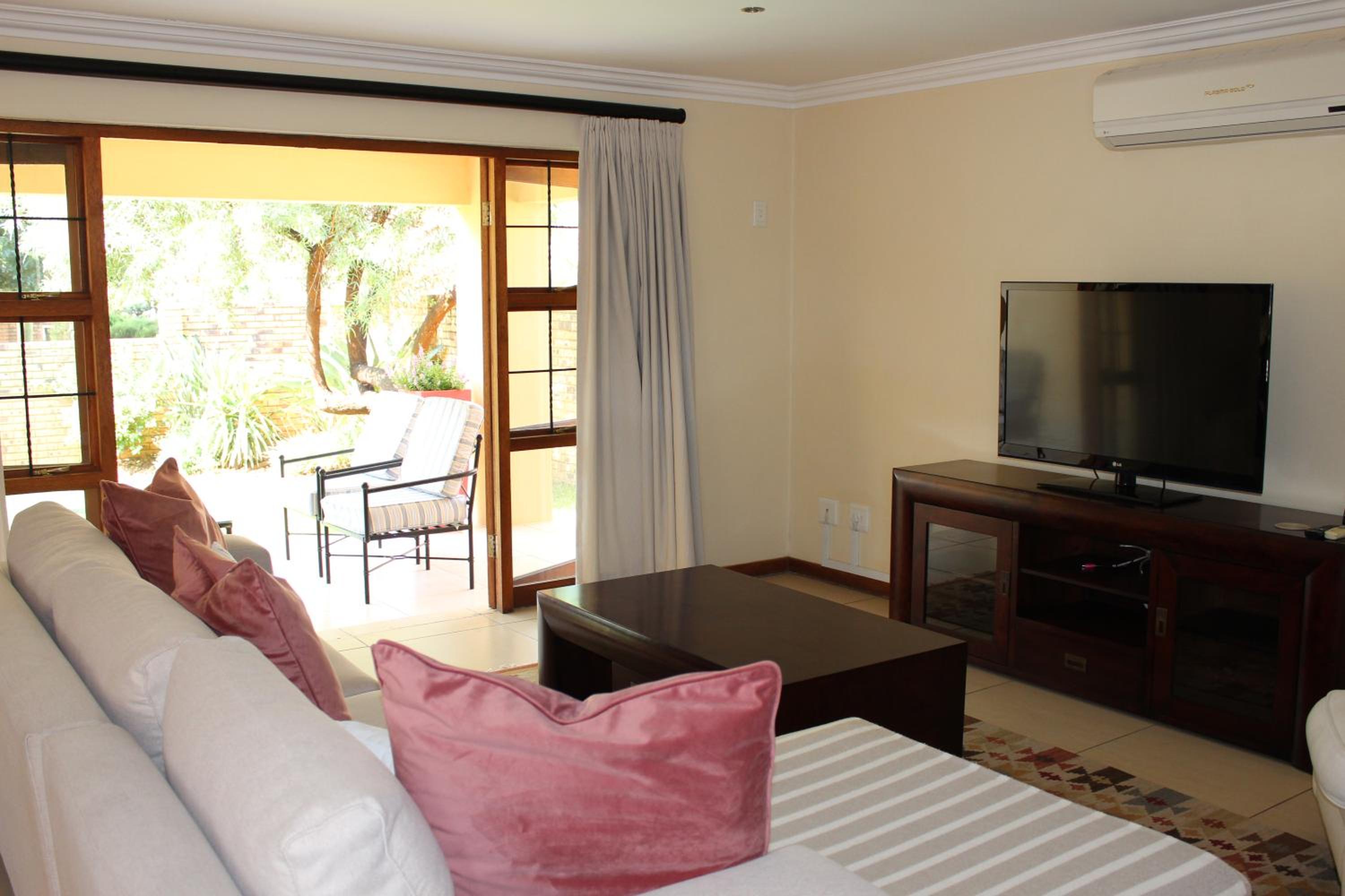 Deluxe Villa - Photo 2