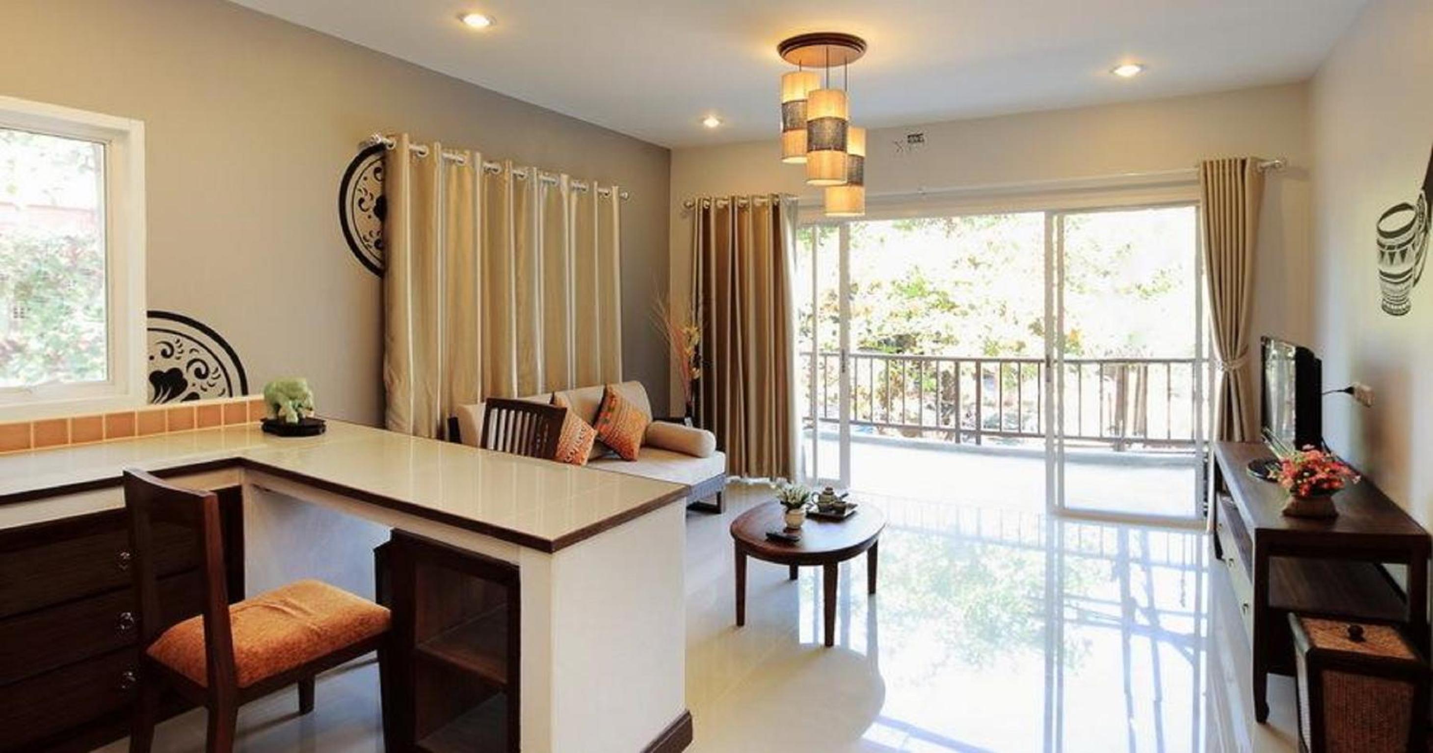 One Bedroom Grand Suite with Balcony - Photo 8