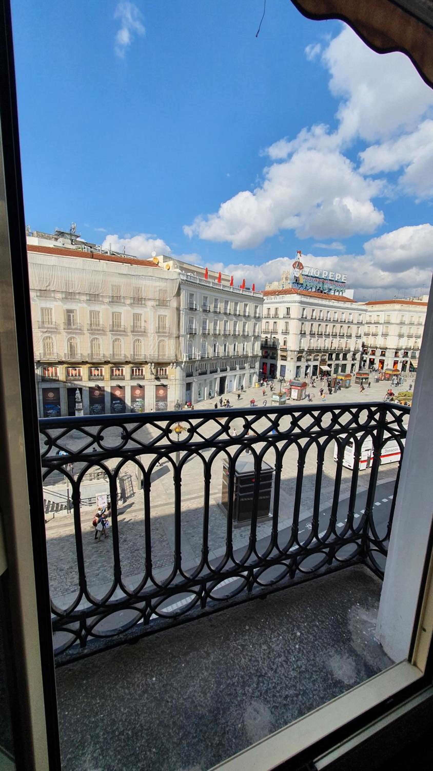 Triple Room with Puerta del Sol Views  photo 3