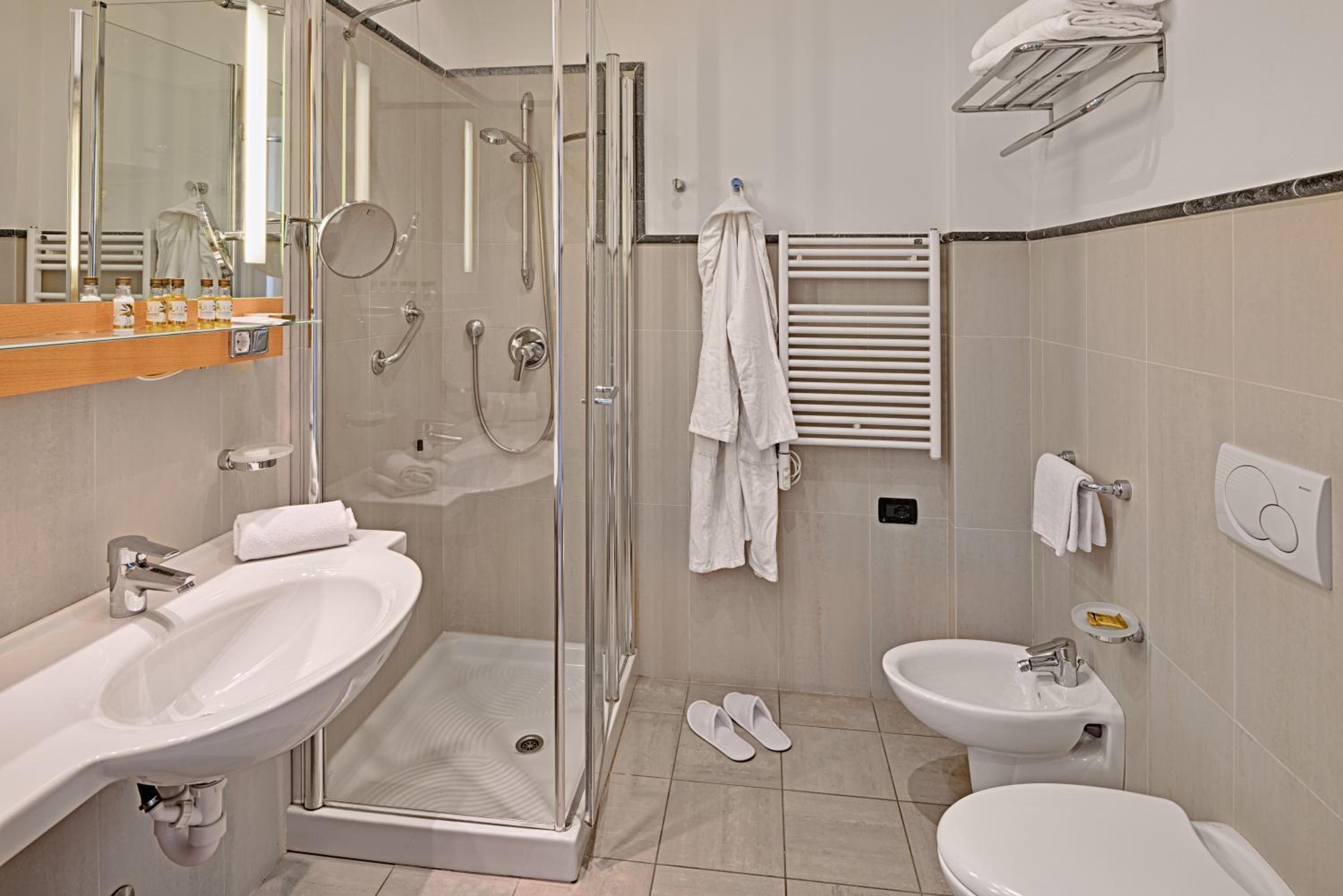 Suite with Sea View - Photo 4