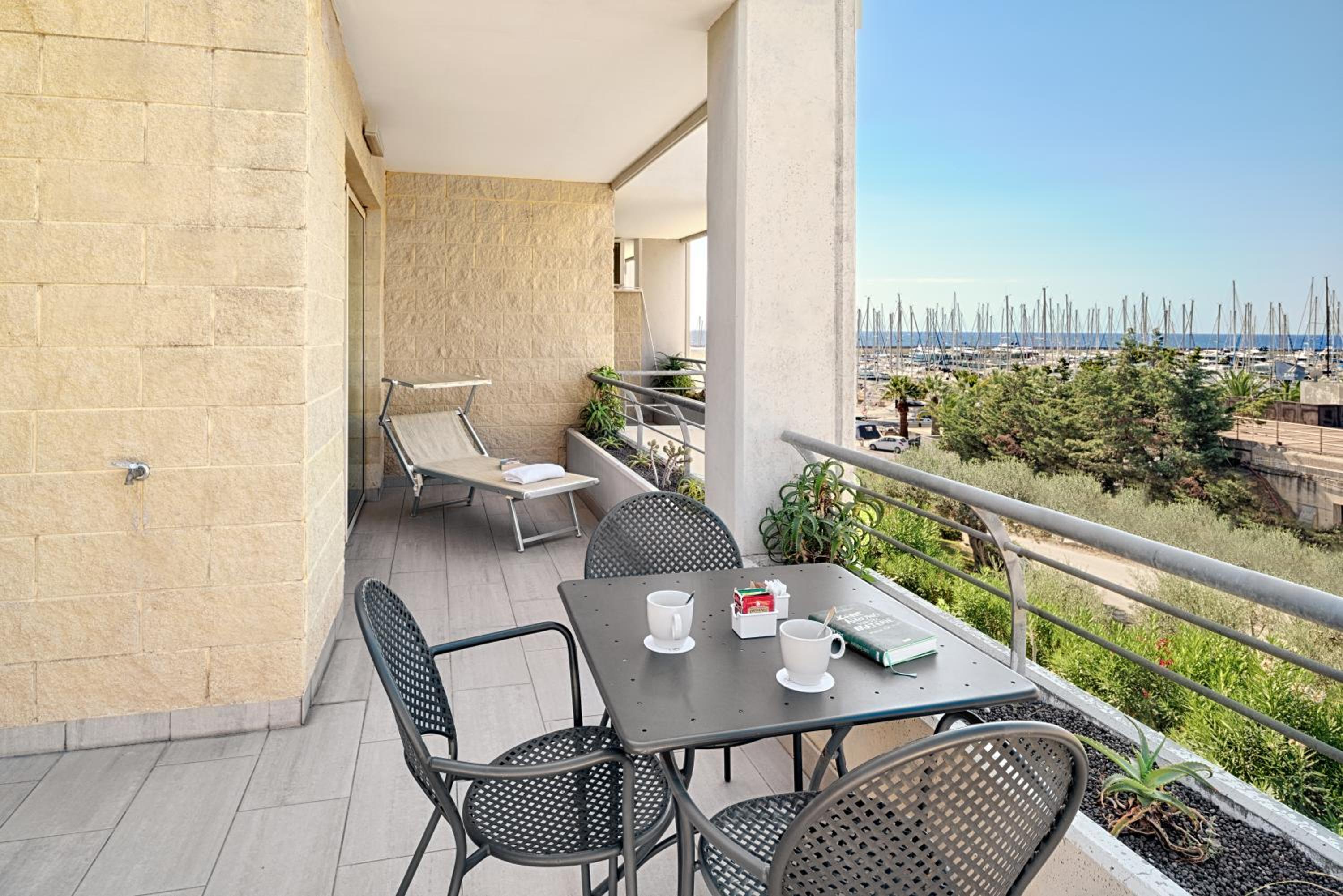 Junior Suite with Partial Sea View - Photo 4