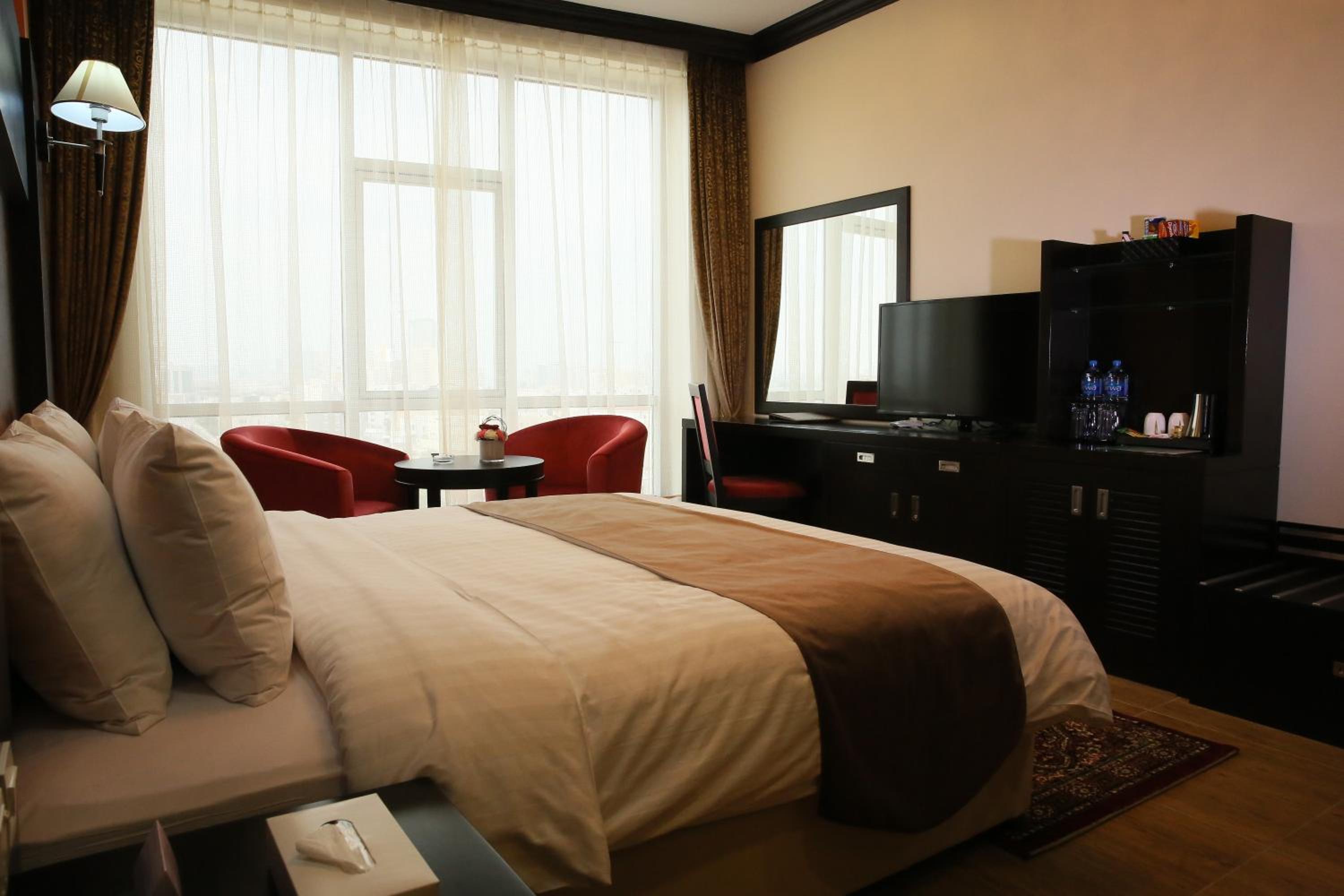 Deluxe Queen Room