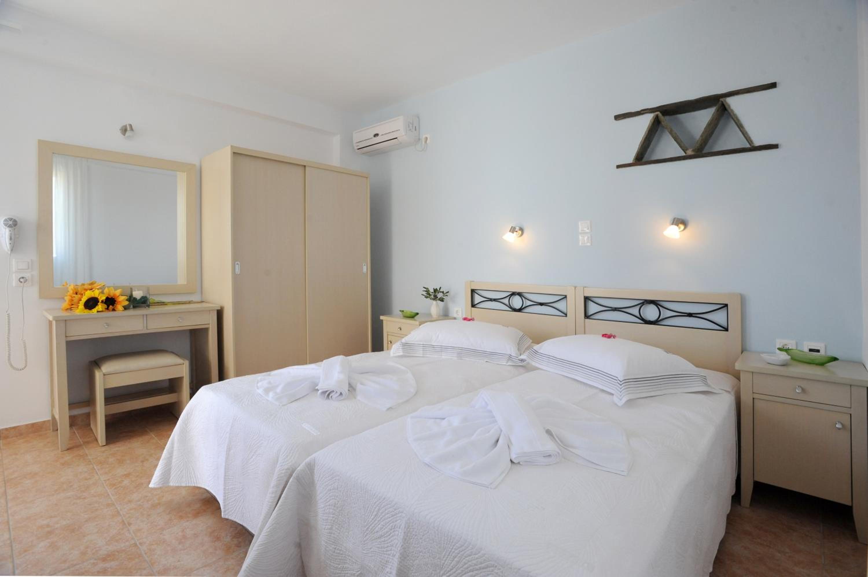 Room with Sea View (2 Adults) - Photo 21