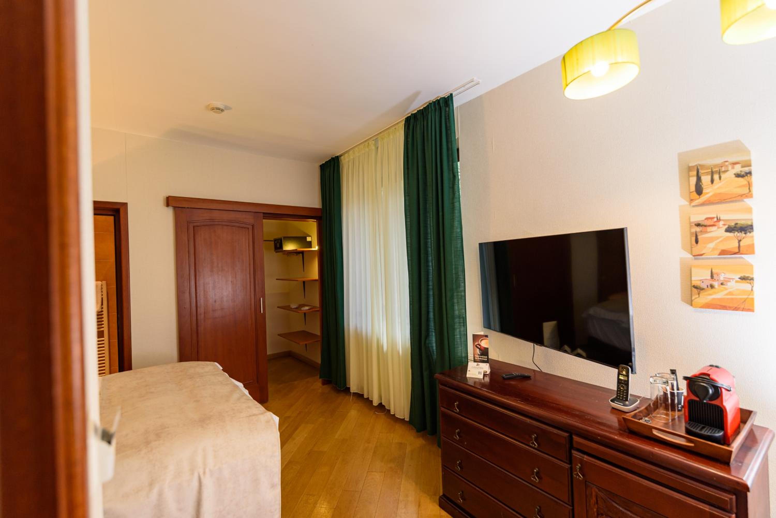 SMALL  Double Room