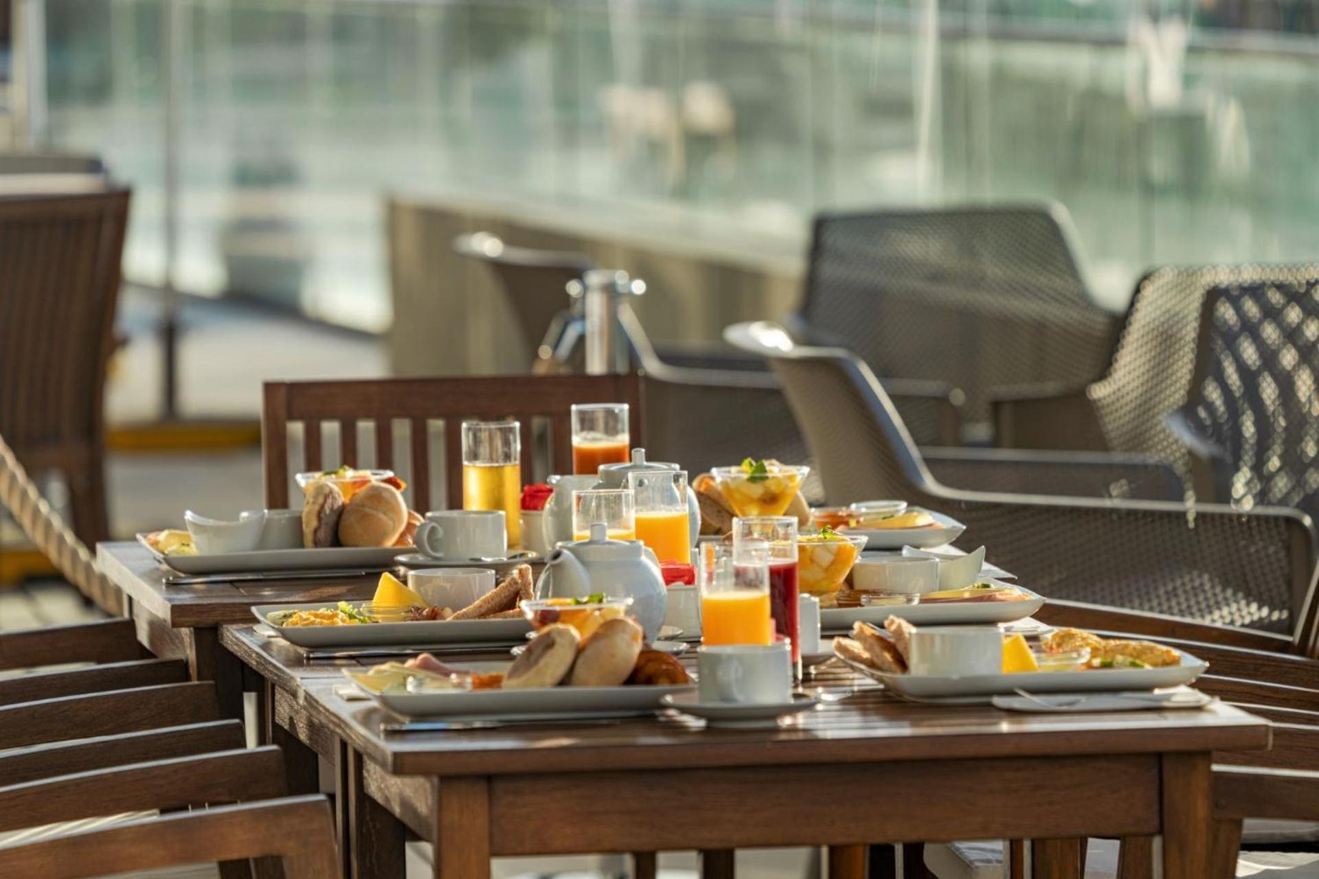 Start your day with a delicious breakfast al fresco!