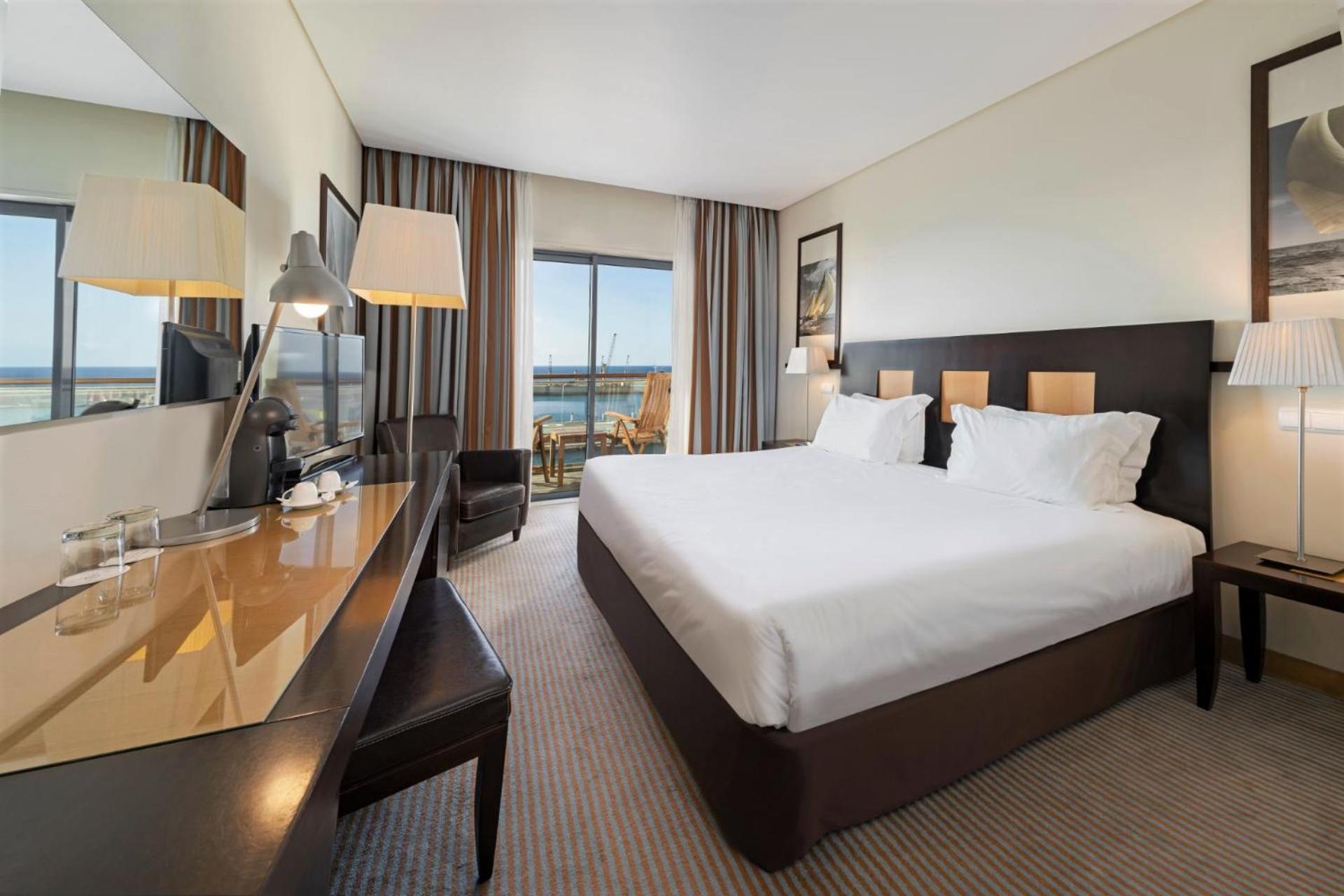 Relax in comfort with stunning ocean views!