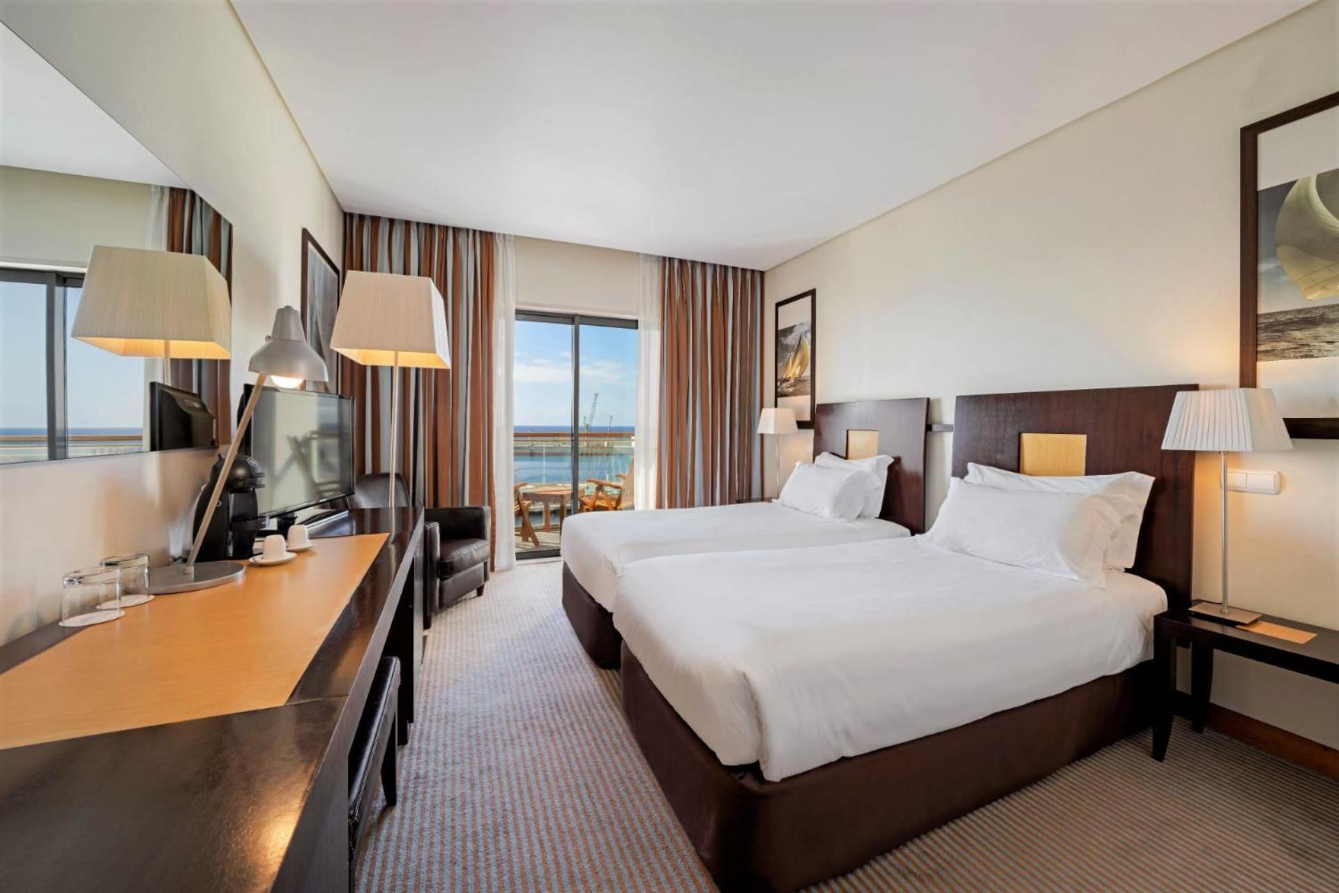 Relax in comfort with stunning ocean views!