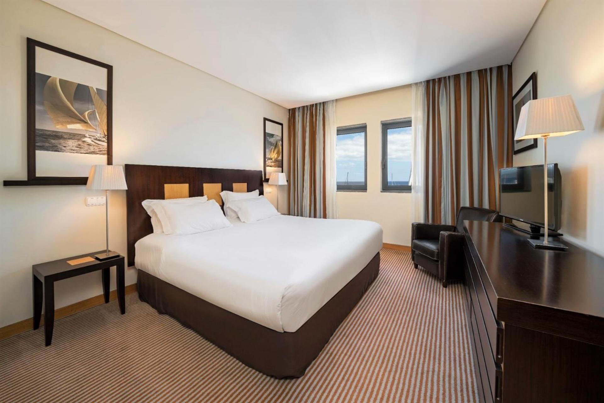 Relax in comfort with stunning views.