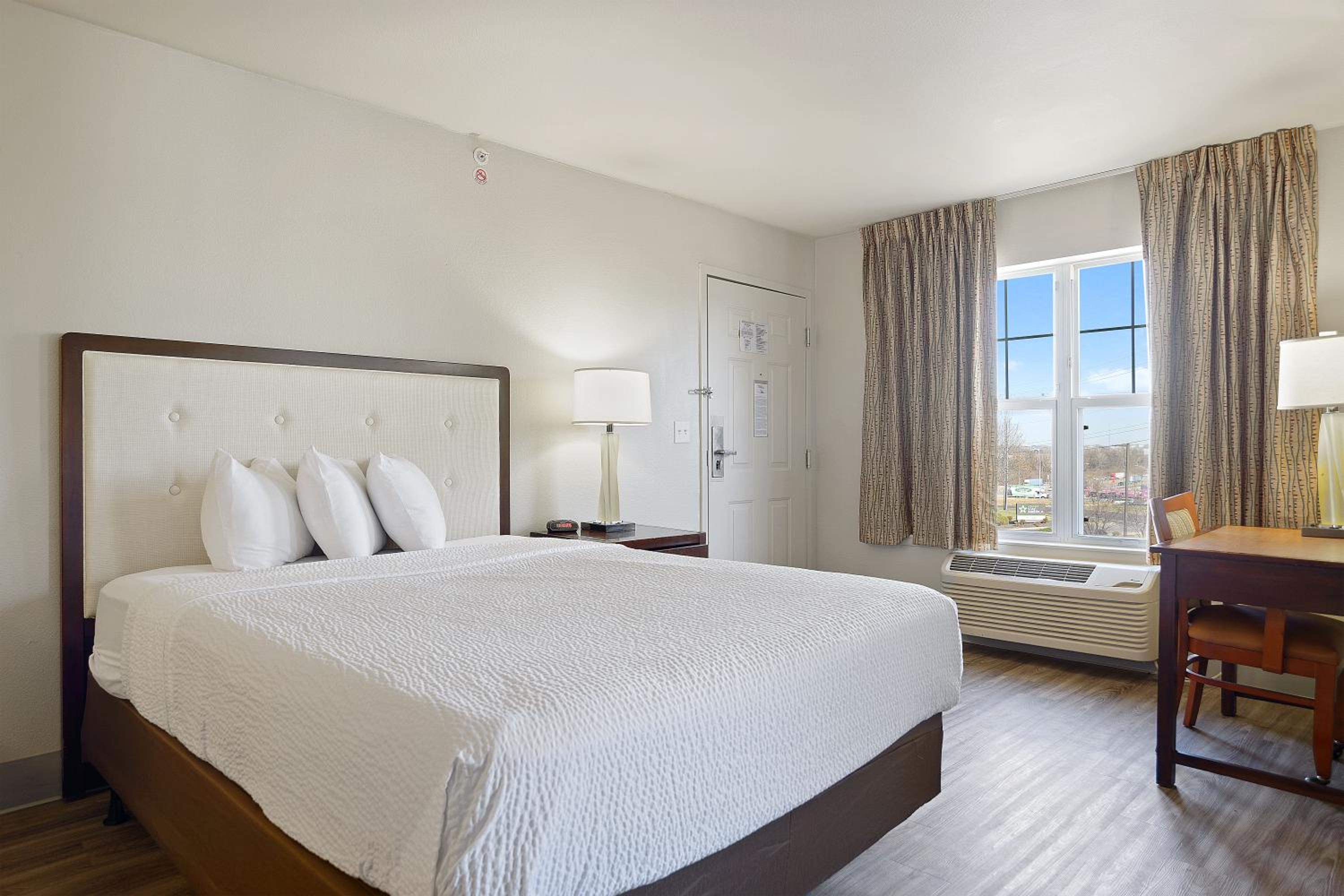 Studio with 2 Queen Beds - Non-Smoking - Photo 15
