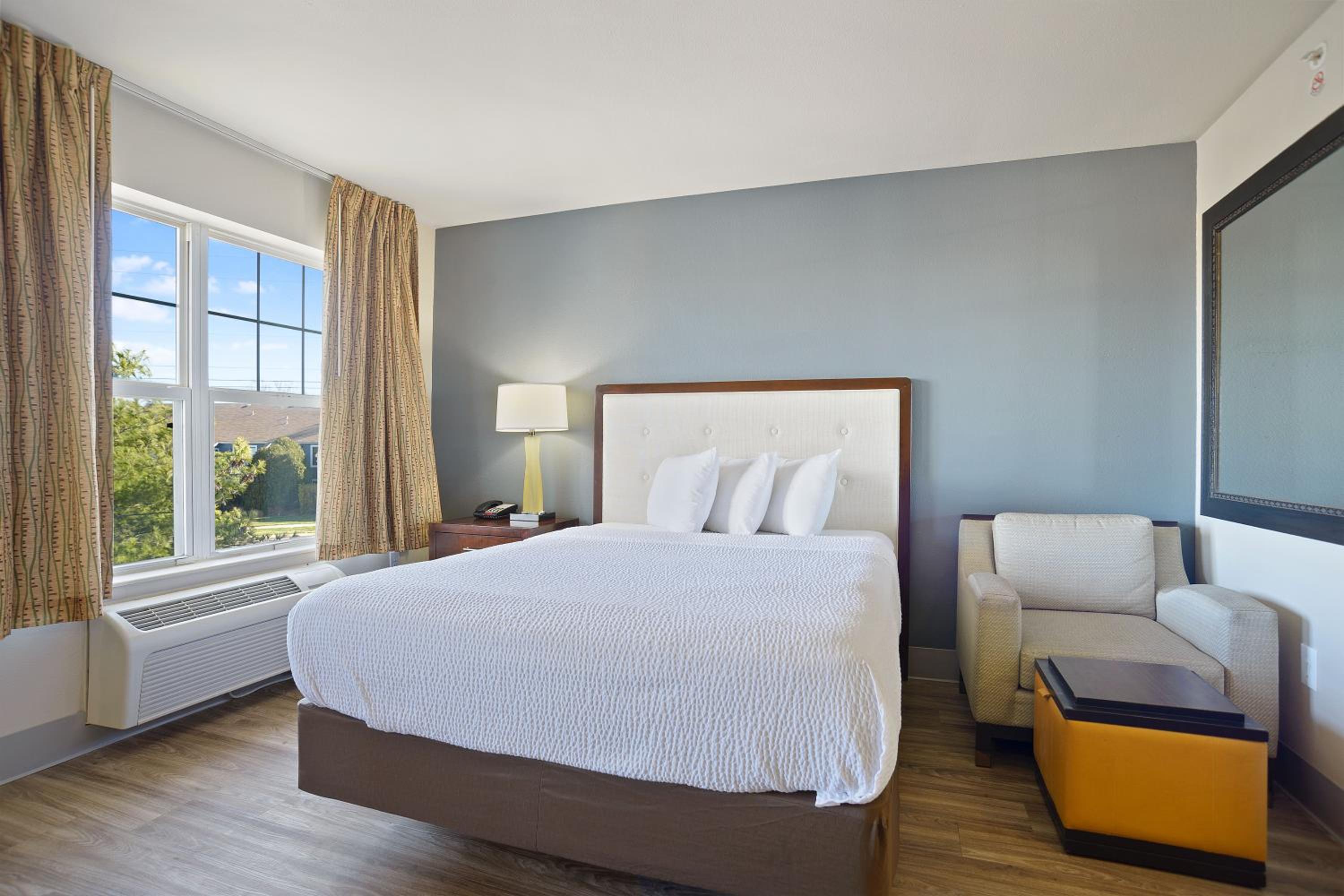 Studio with 2 Queen Beds - Non-Smoking - Photo 16