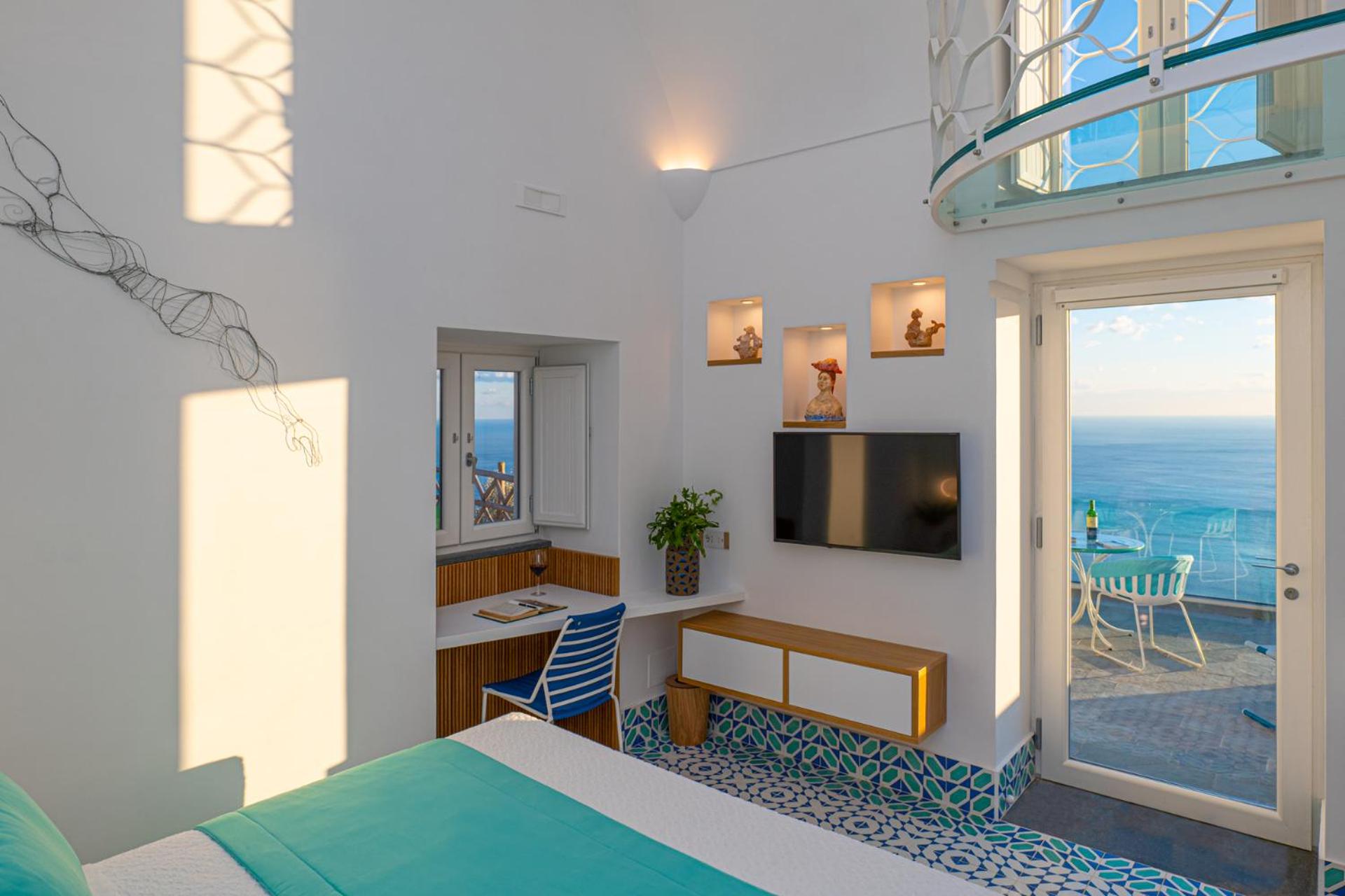 Deluxe Double Room with Balcony and Sea View - Photo 1