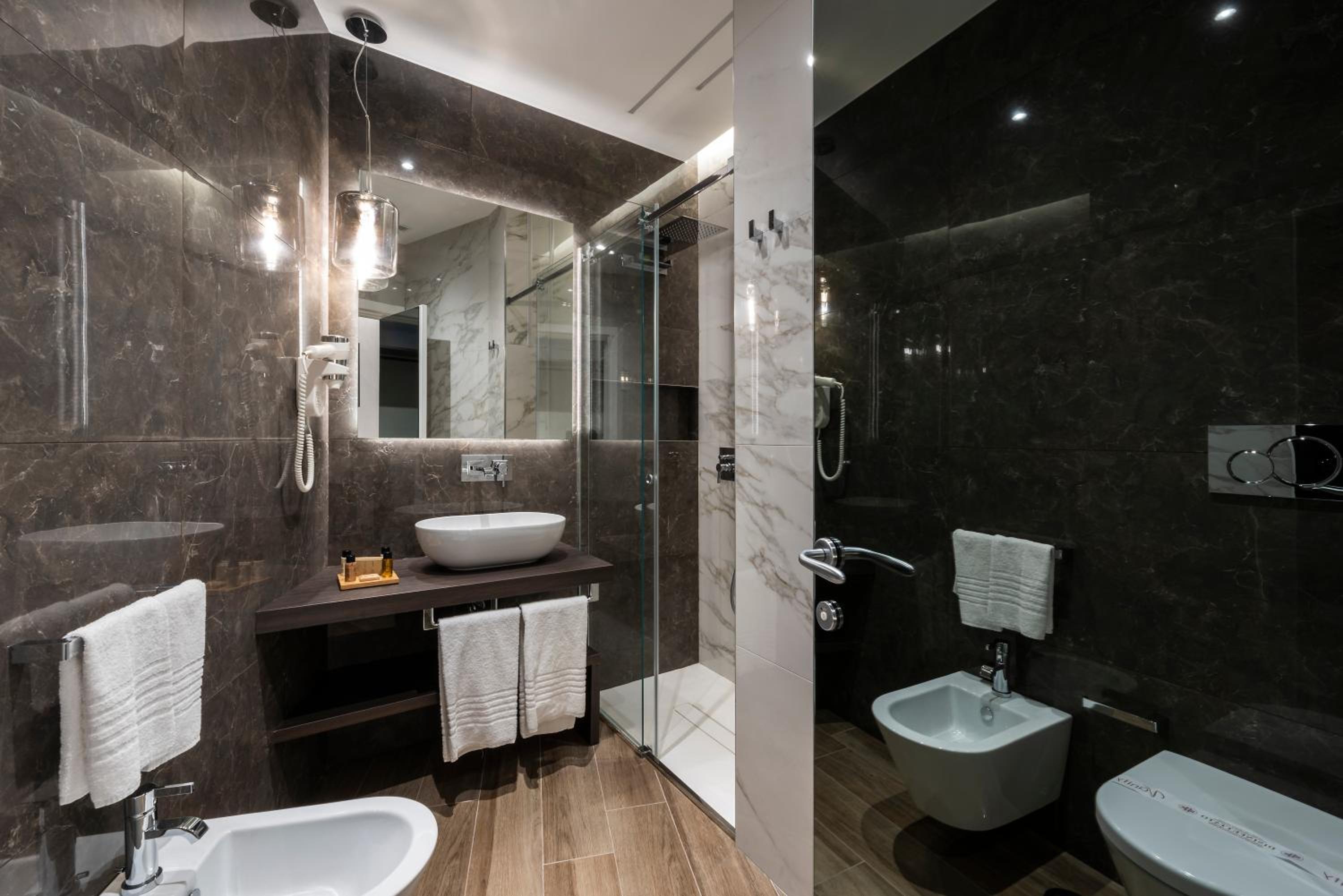Deluxe Double or Twin Room photo 3