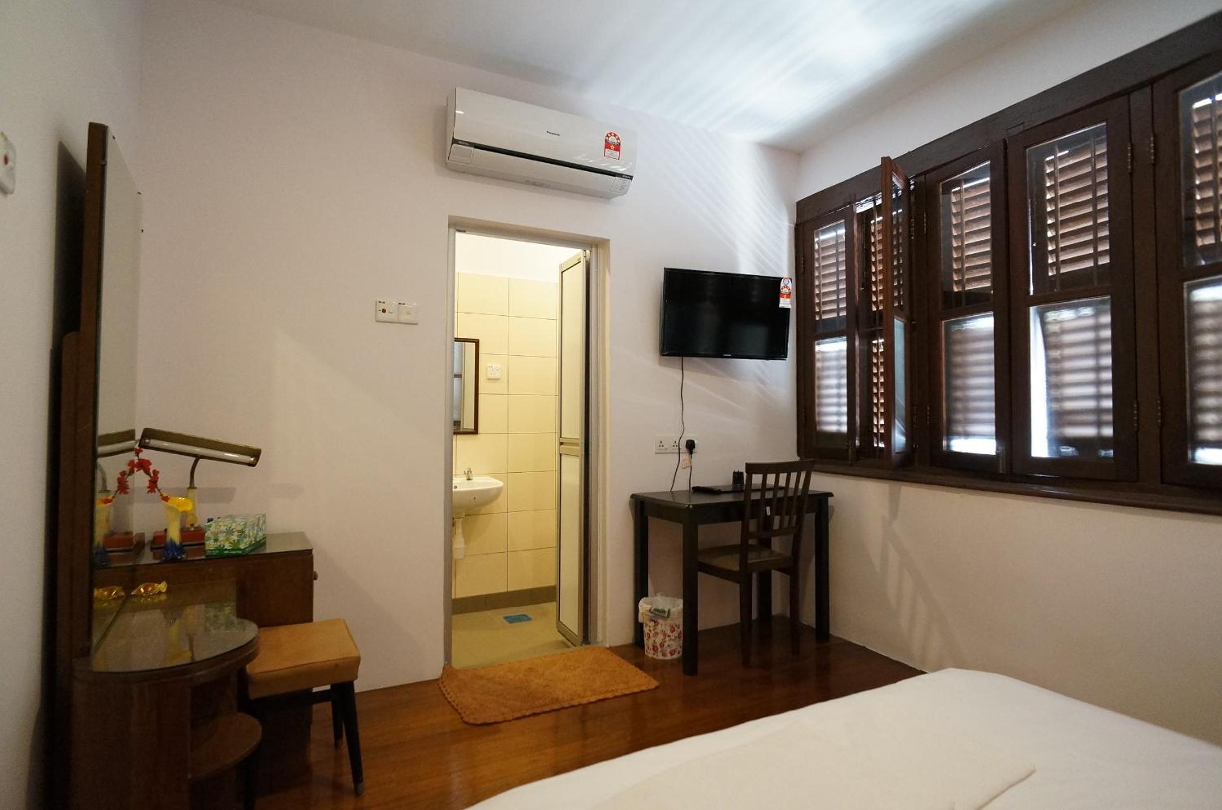 Double Room with Private Bathroom - Photo 4