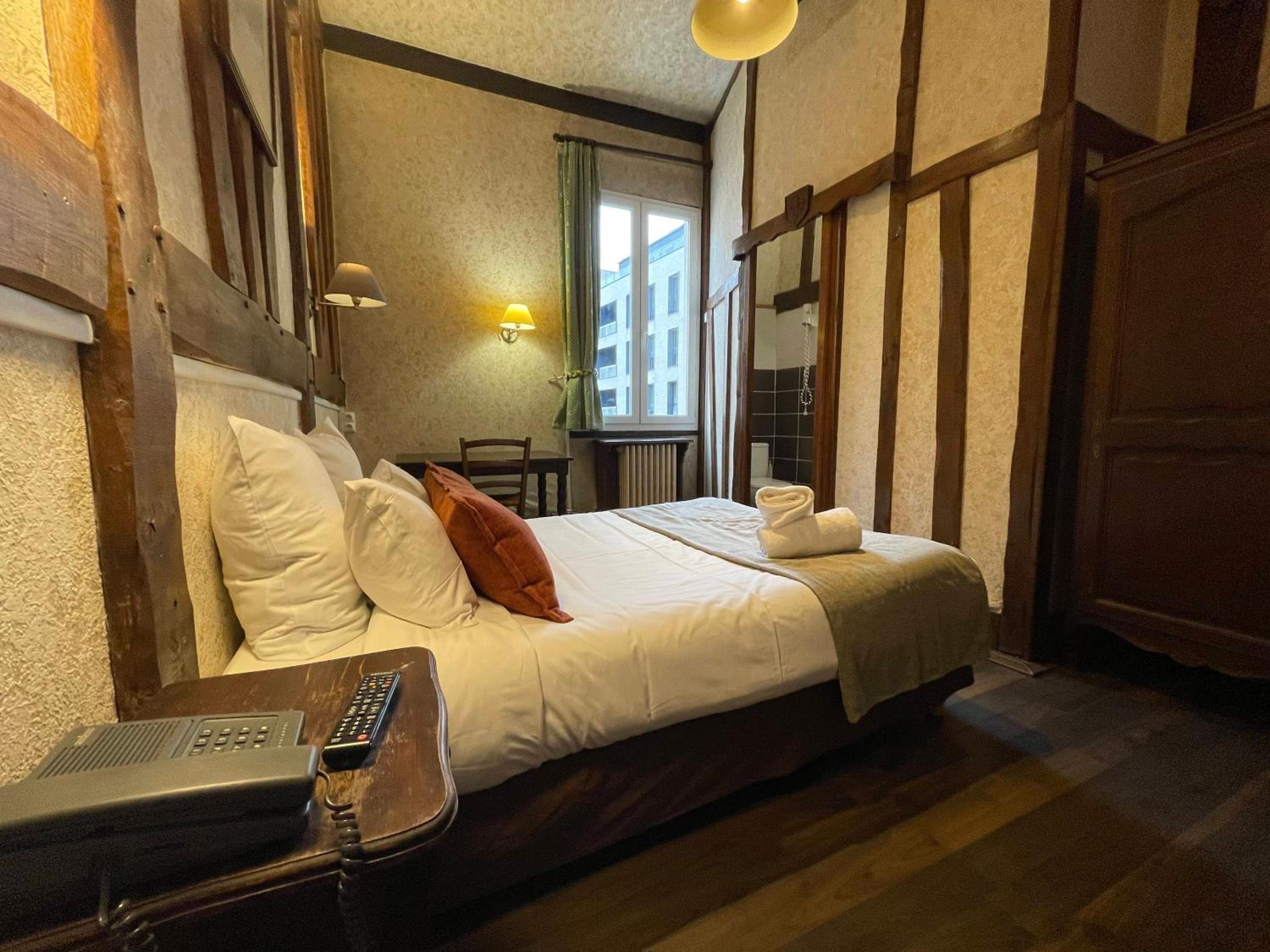 Large Double Room - Photo 25