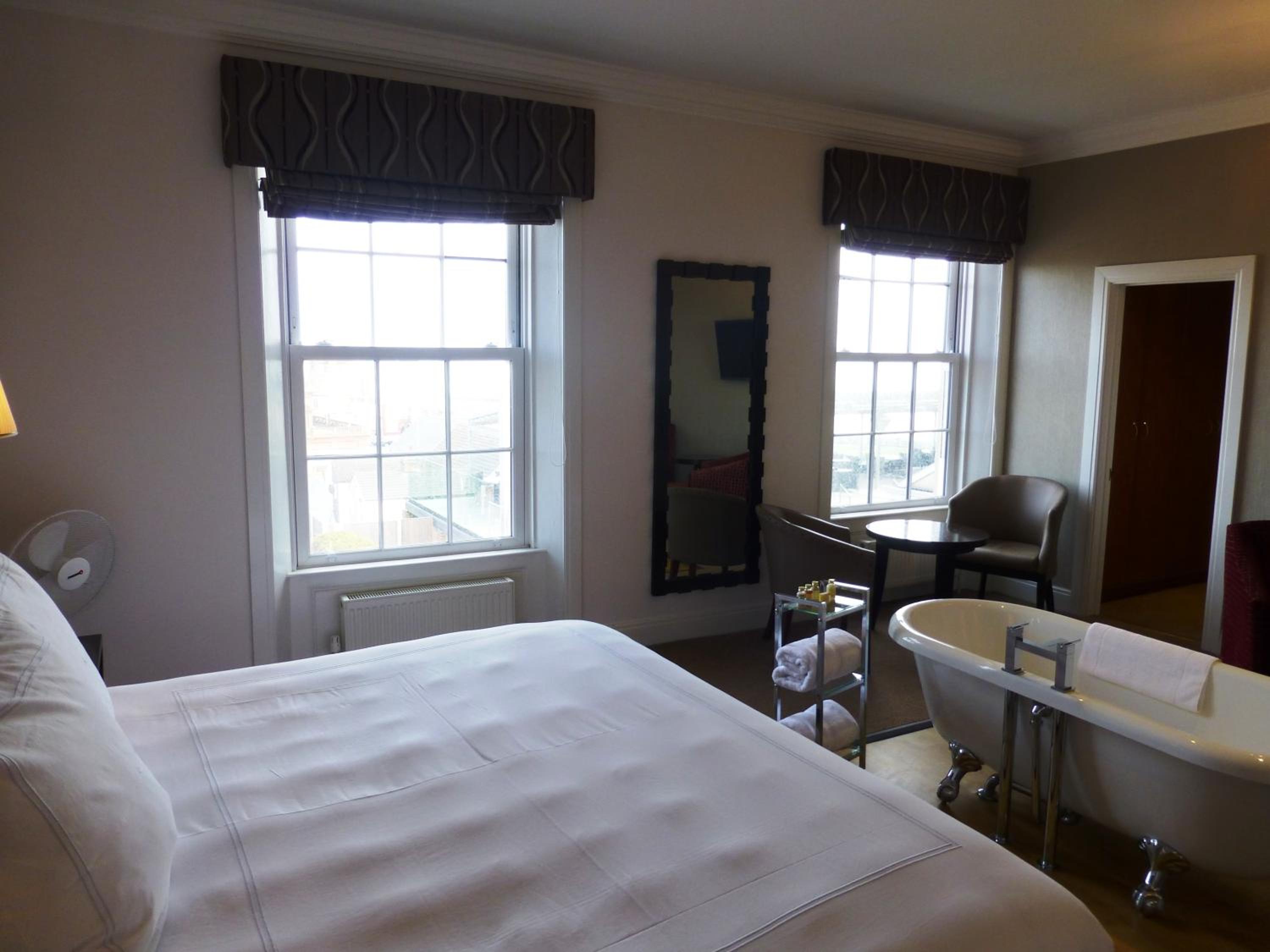 Suite with Bath - Photo 3
