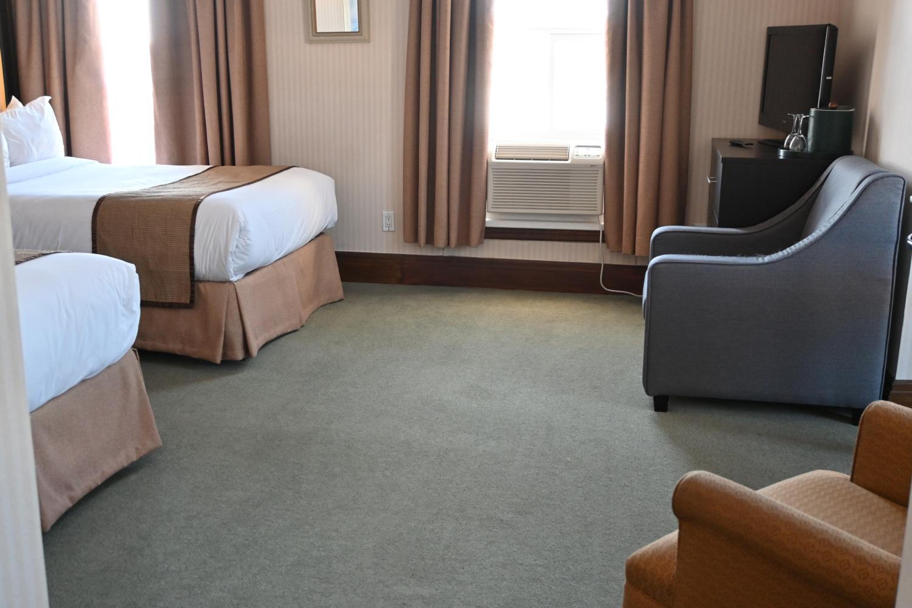 Standard Double Room - Photo 9