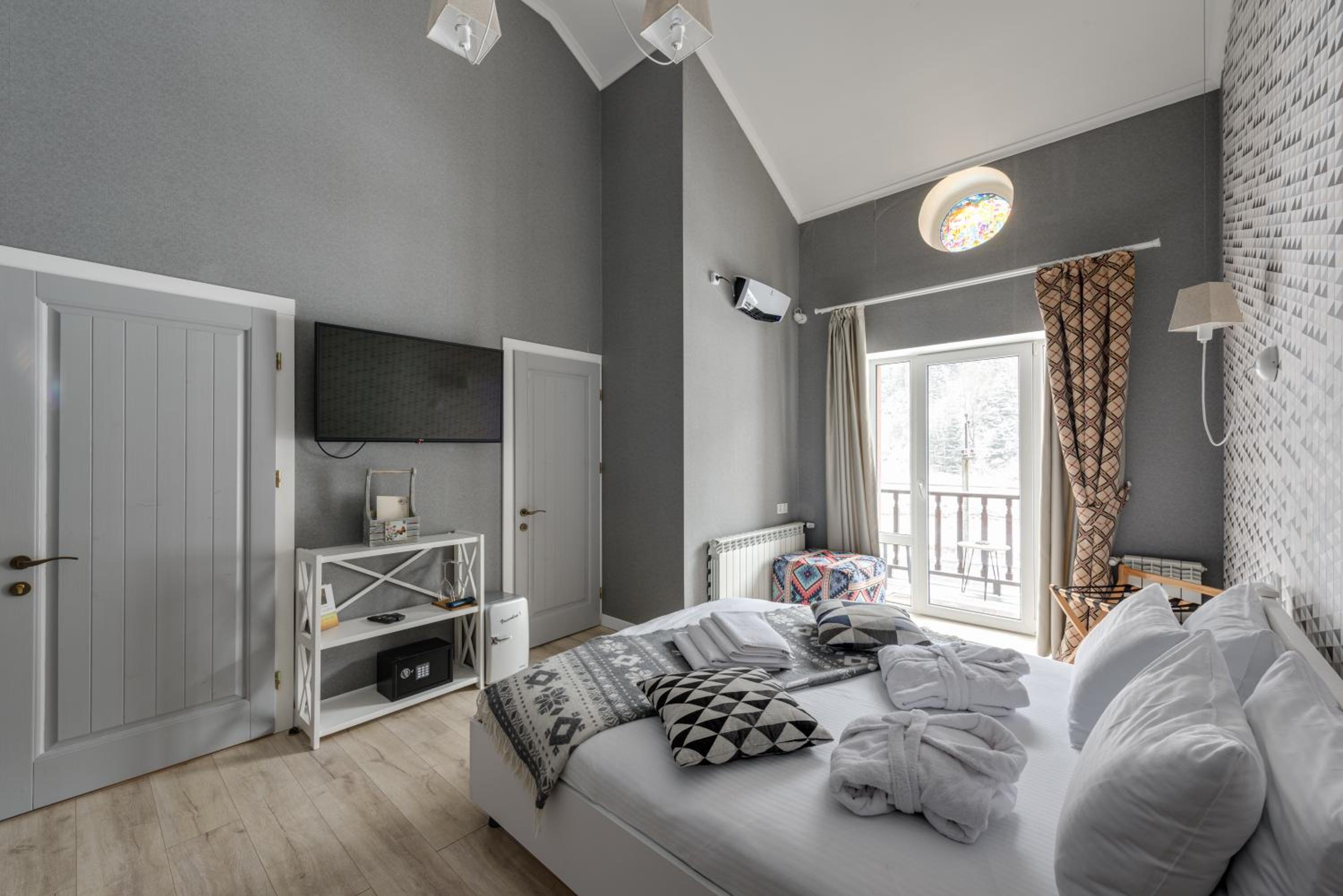 Double Room with Mountain View