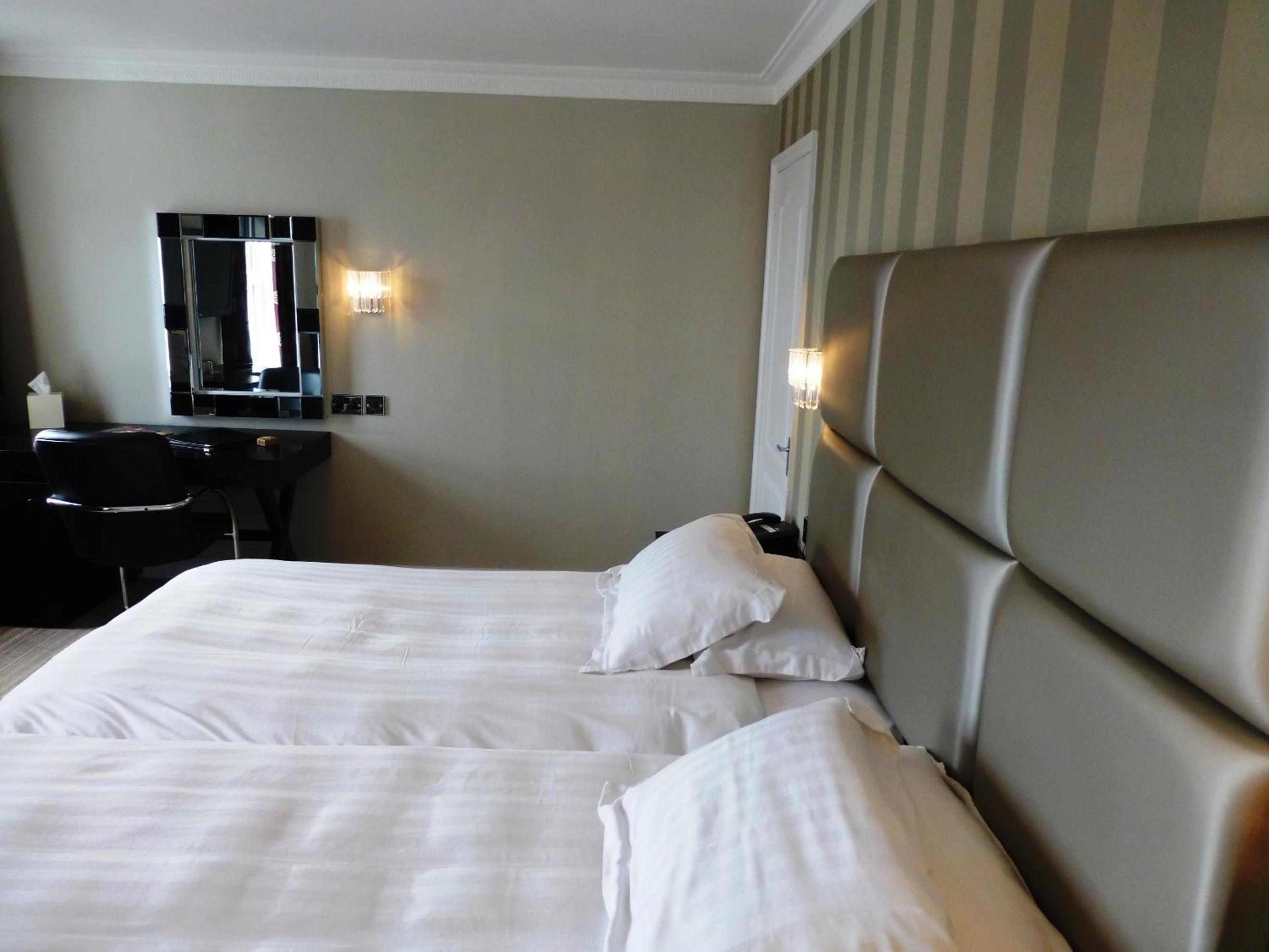 Twin Room - Photo 2