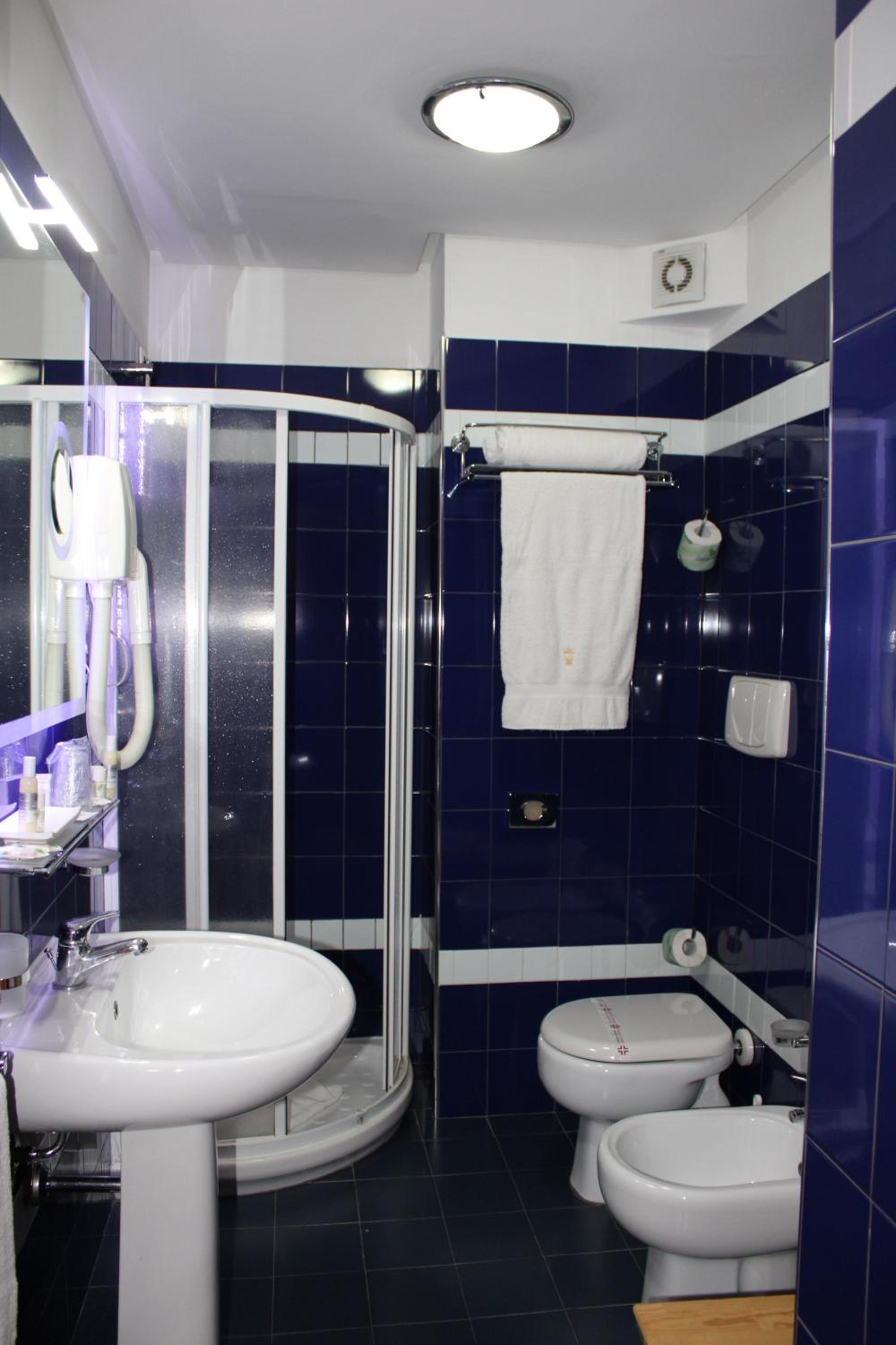 Classic Twin Room - Photo 3