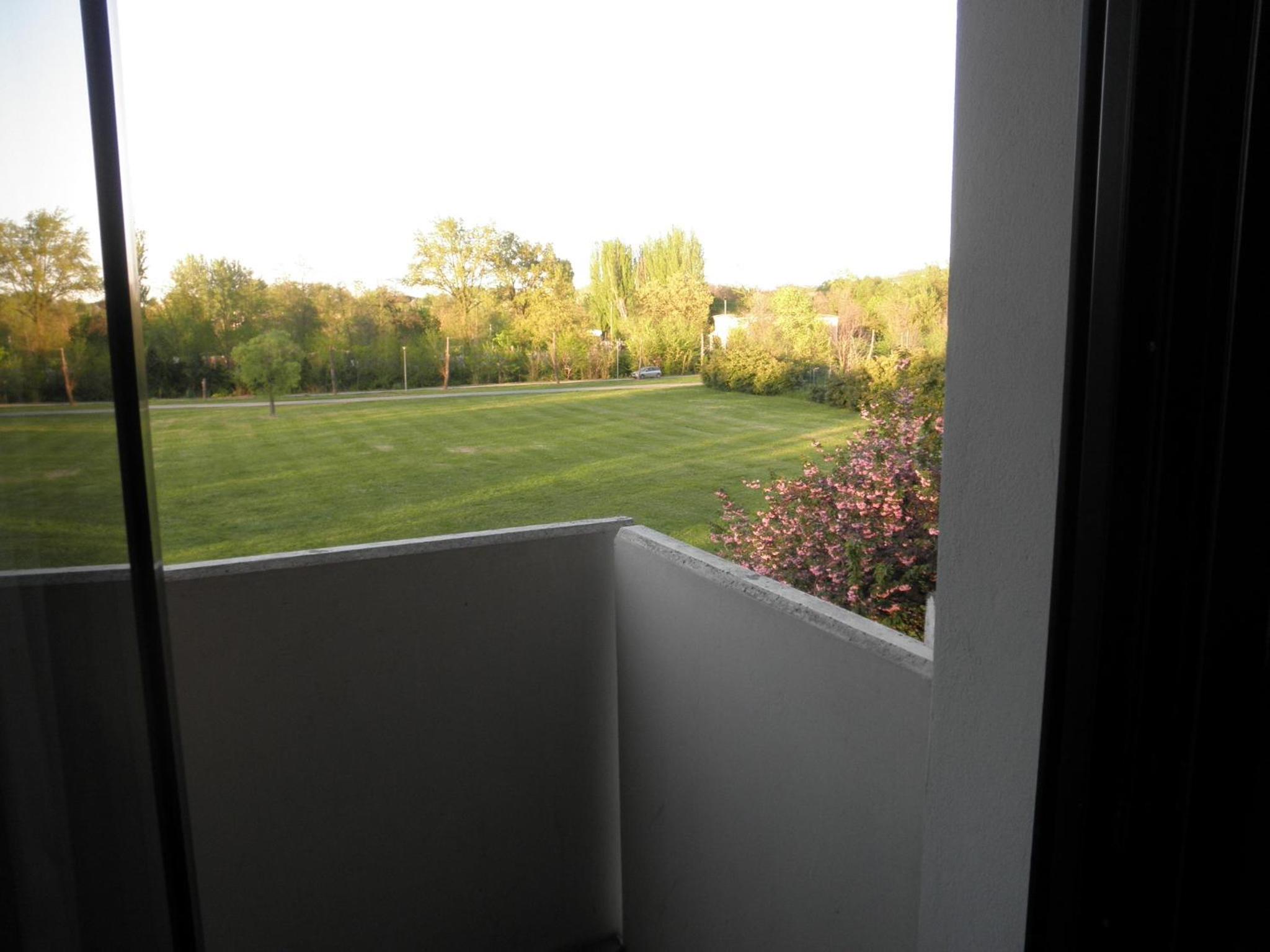 Twin Room with Balcony - Photo 3