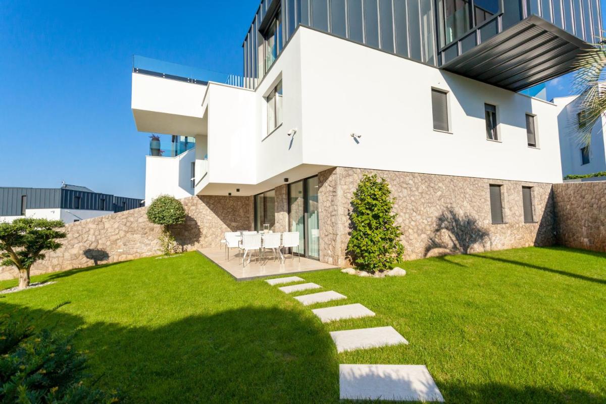 Apartment with Garden