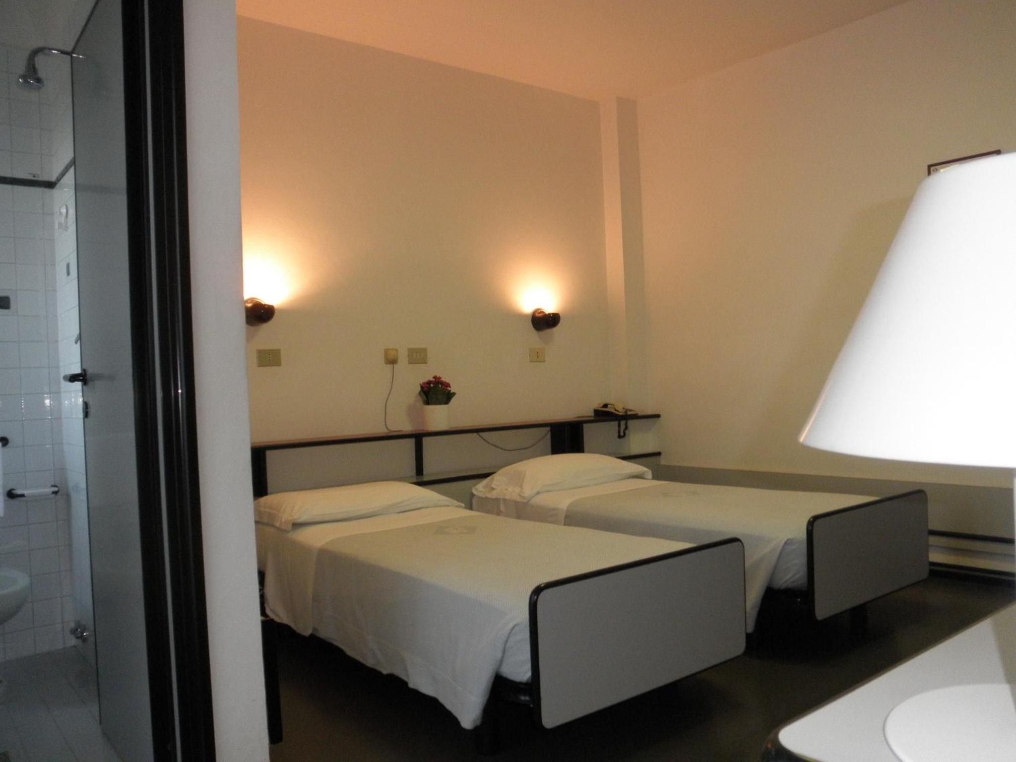 Twin Room with Balcony - Photo 2