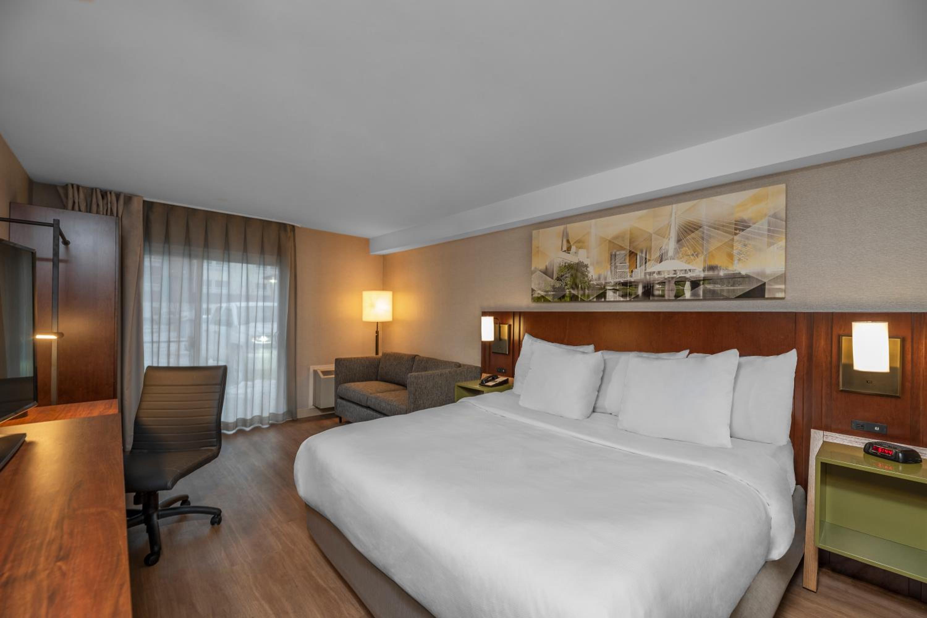 Standard King Room - Photo 7