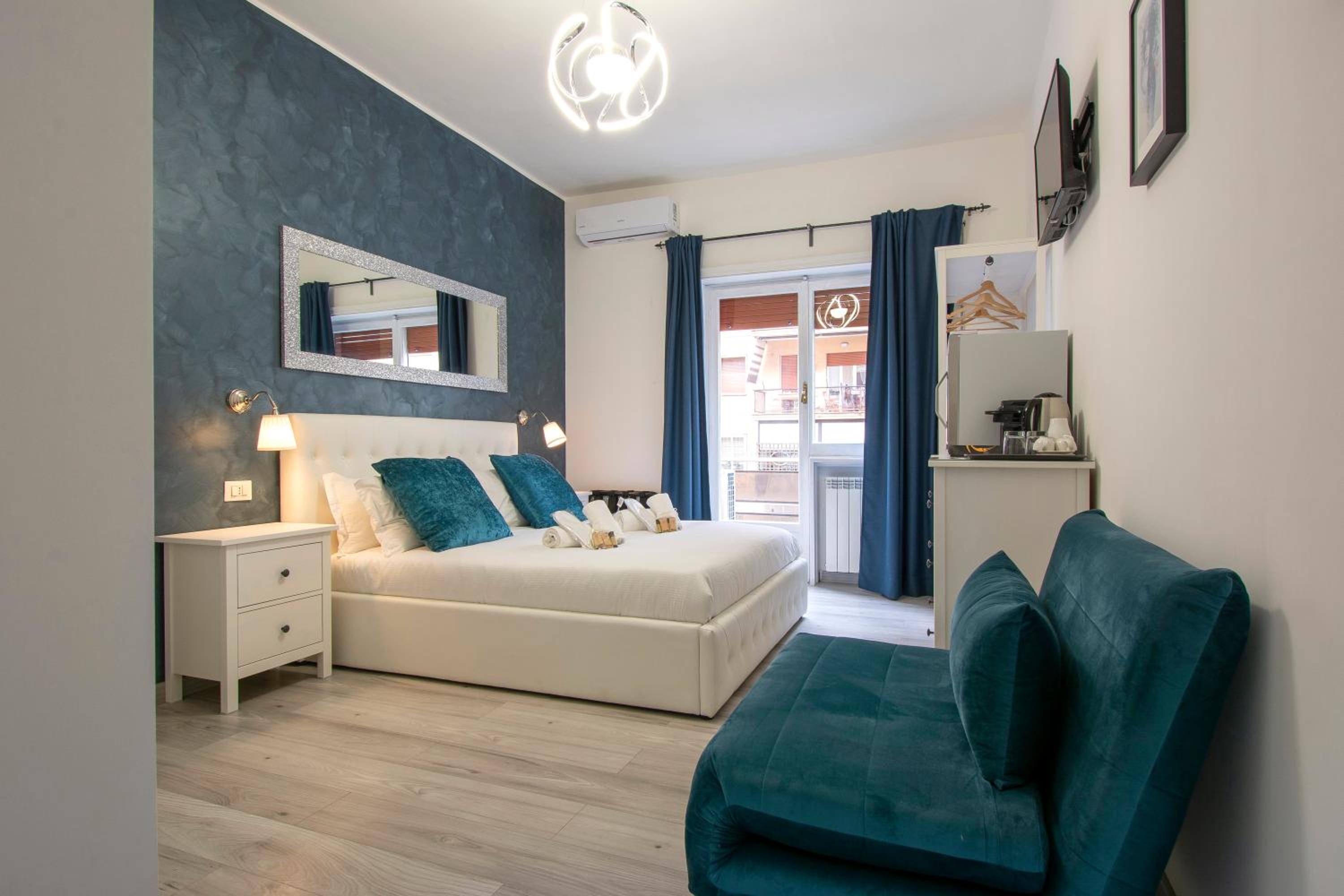 King Room with Balcony photo 1