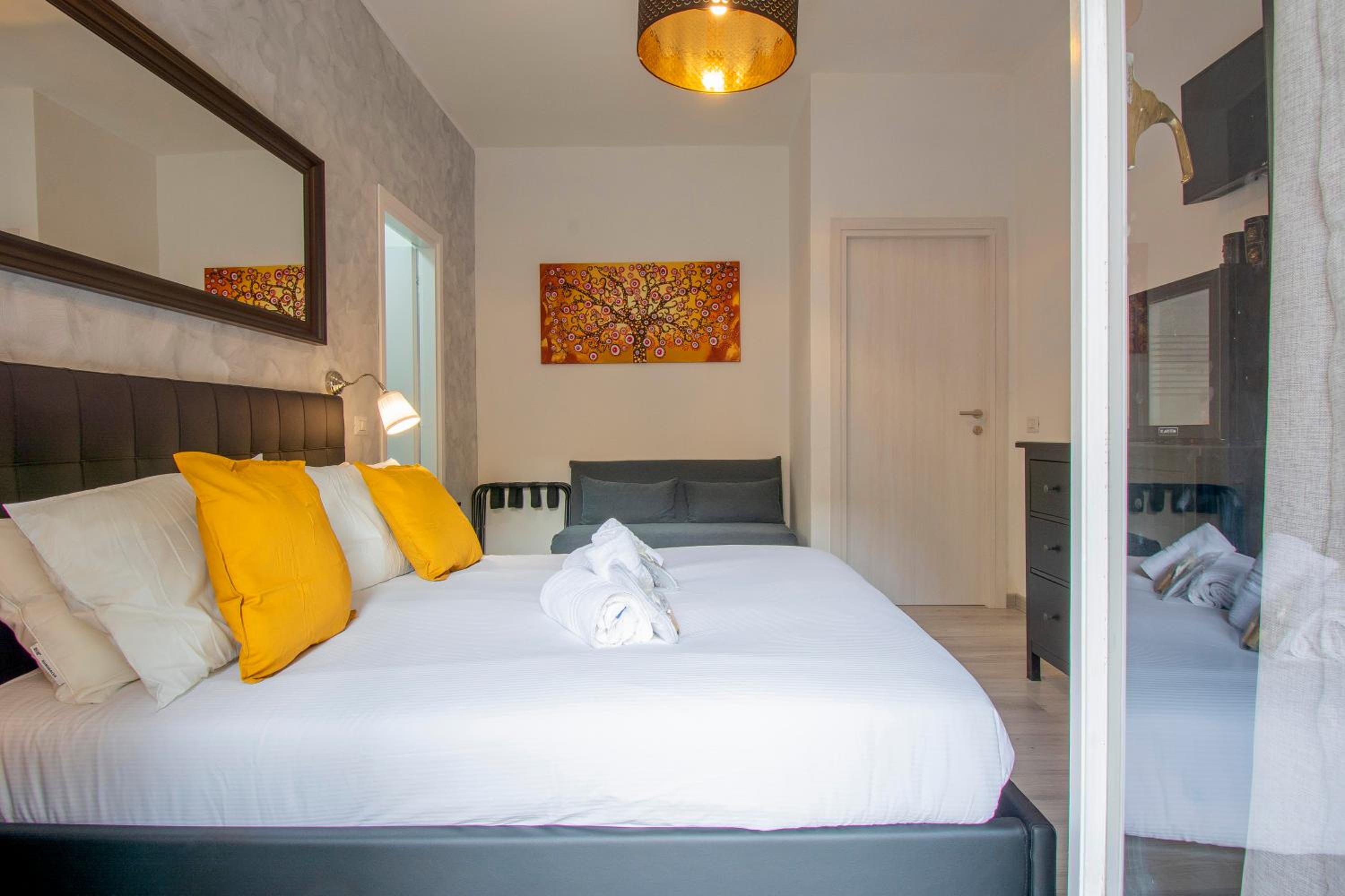 Deluxe Double Room with Balcony photo 2