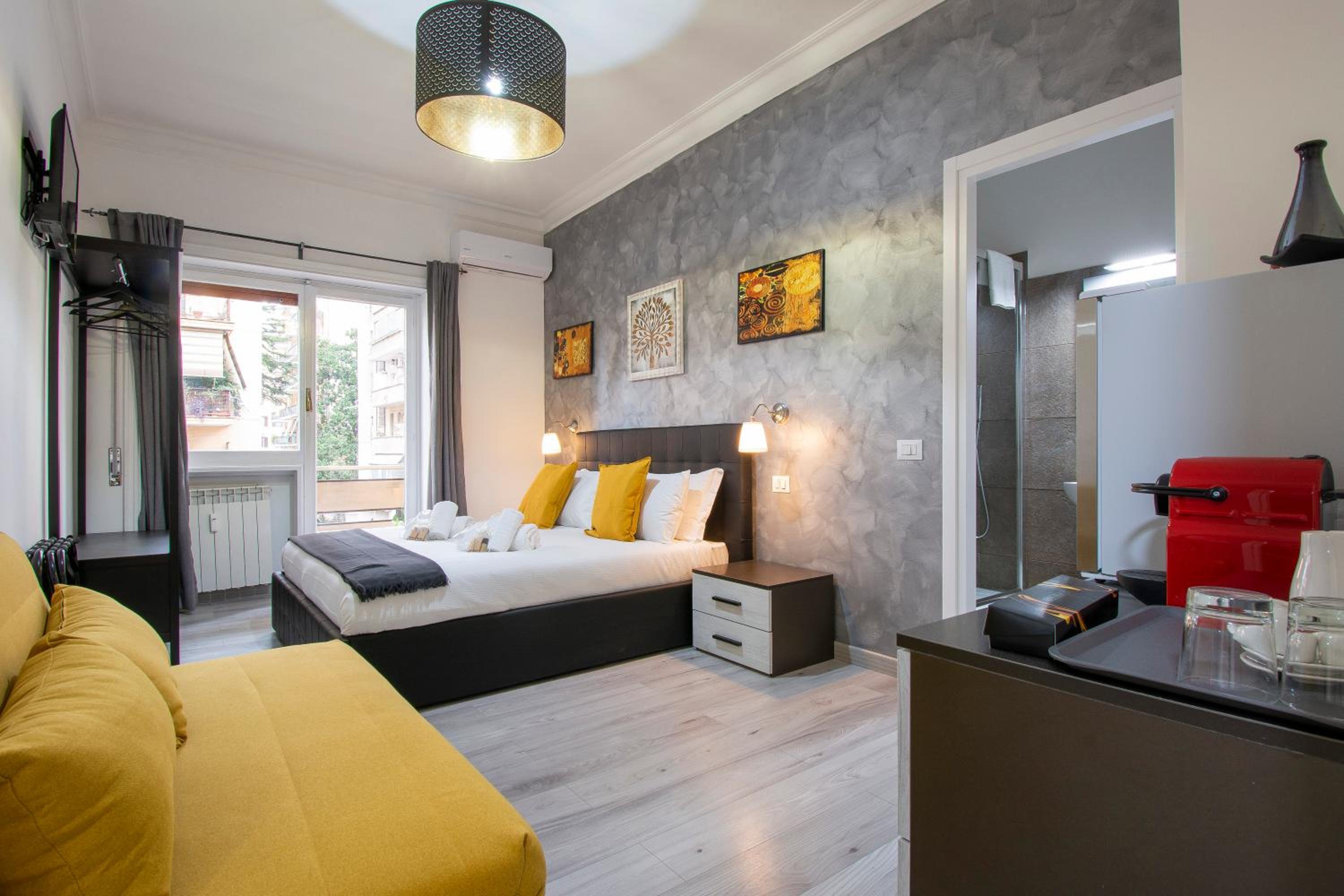 Deluxe Double Room with Balcony photo 1