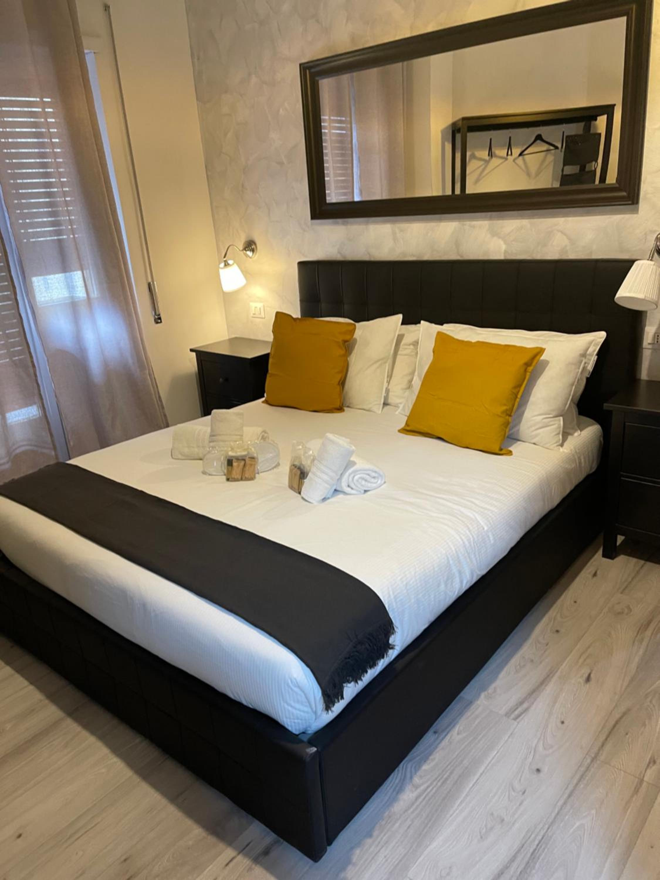 Deluxe Double Room with Balcony photo 2