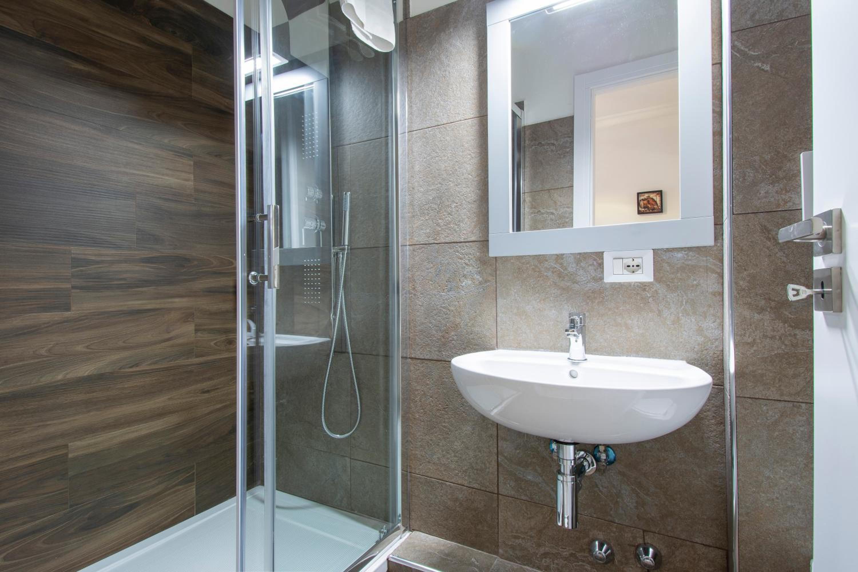 Deluxe Double Room with Balcony photo 2