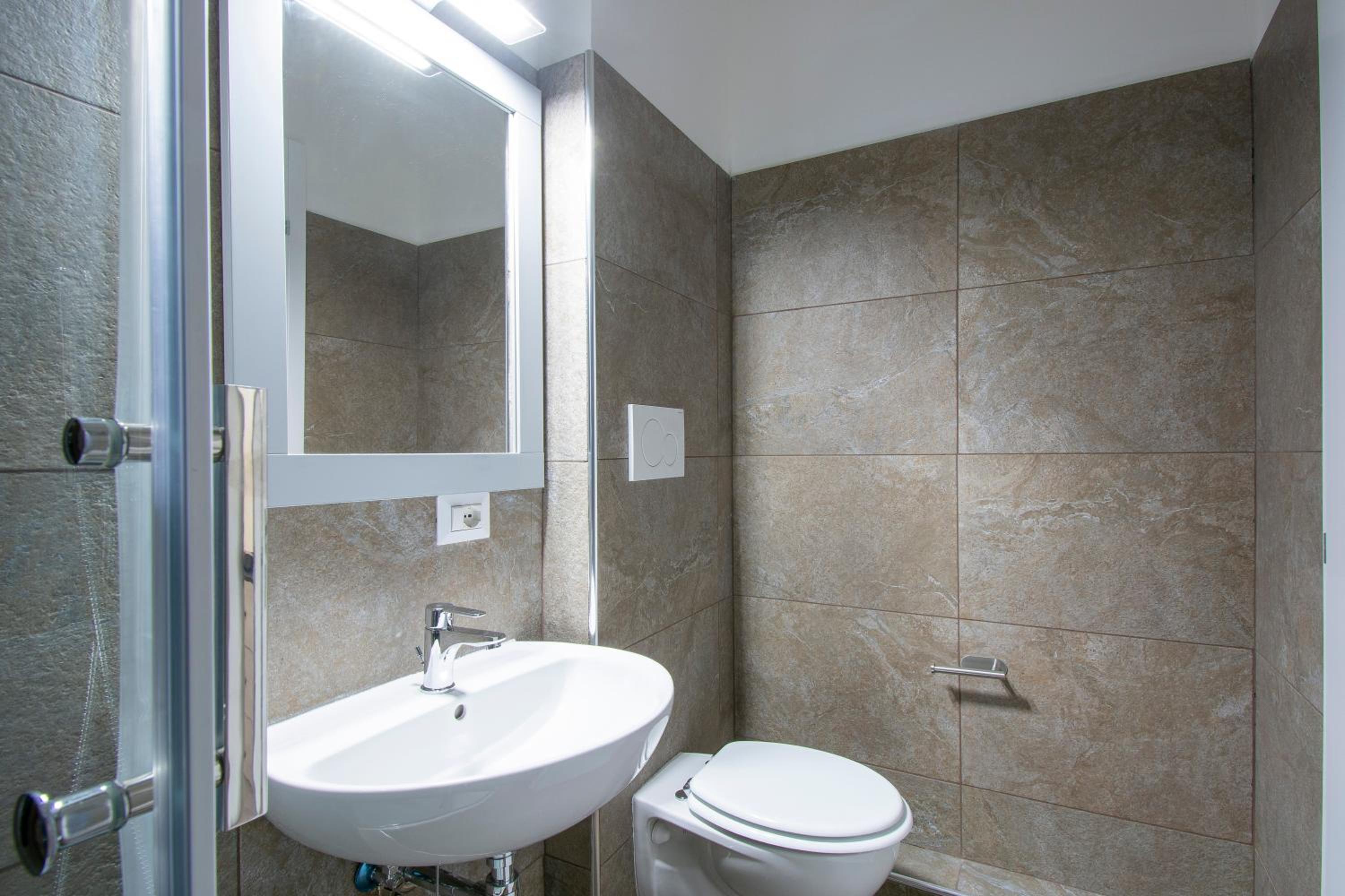 Deluxe Double Room with Balcony photo 3