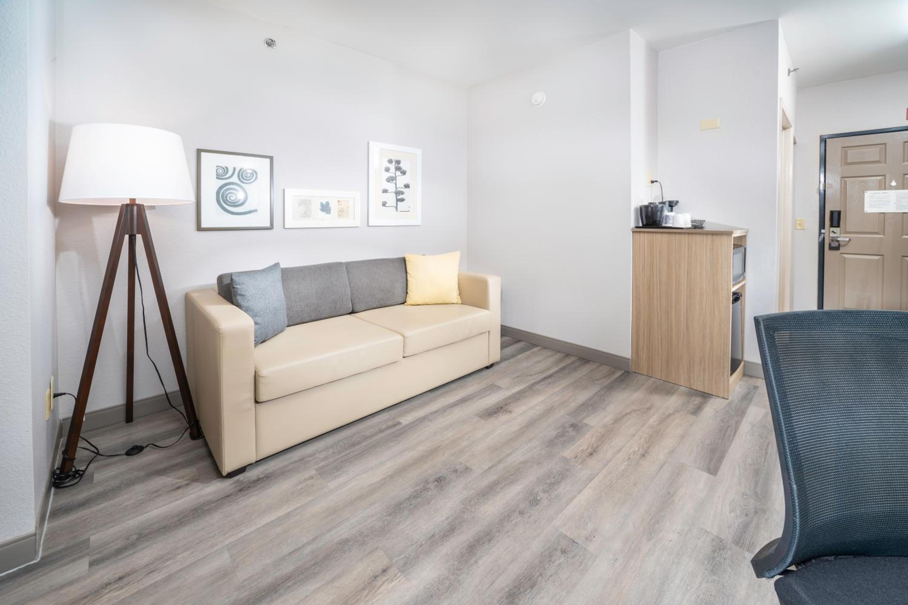 One-Bedroom Suite with Two Queen Beds - Non-Smoking - Photo 1